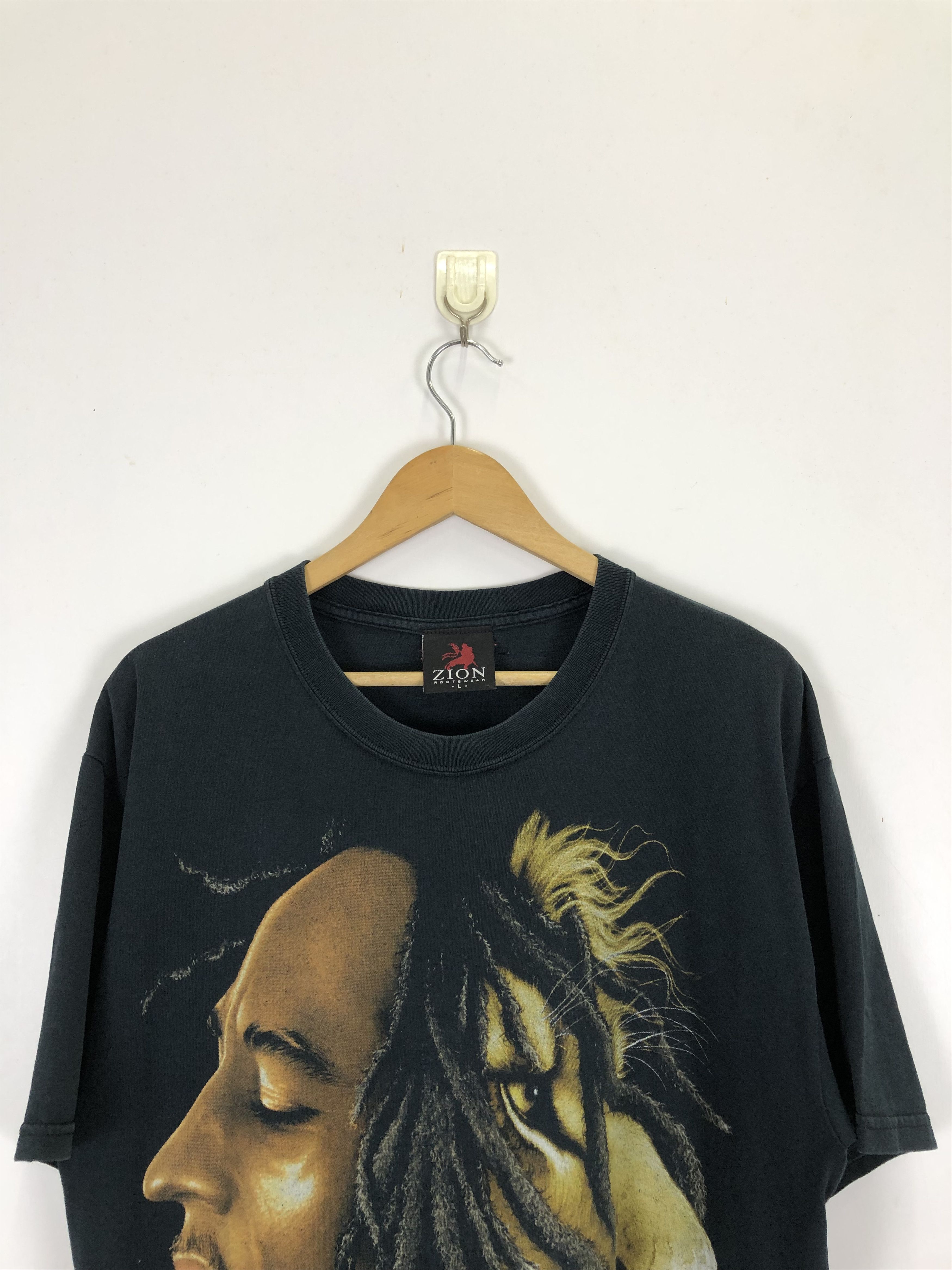 Bob Marley × Vintage × Zion Rootswear Vintage 90s Zion Rootswear Bob Marley Lion Rap Tees TA0373 Size US L / EU 52-54 / 3 - 2 Thumbnail