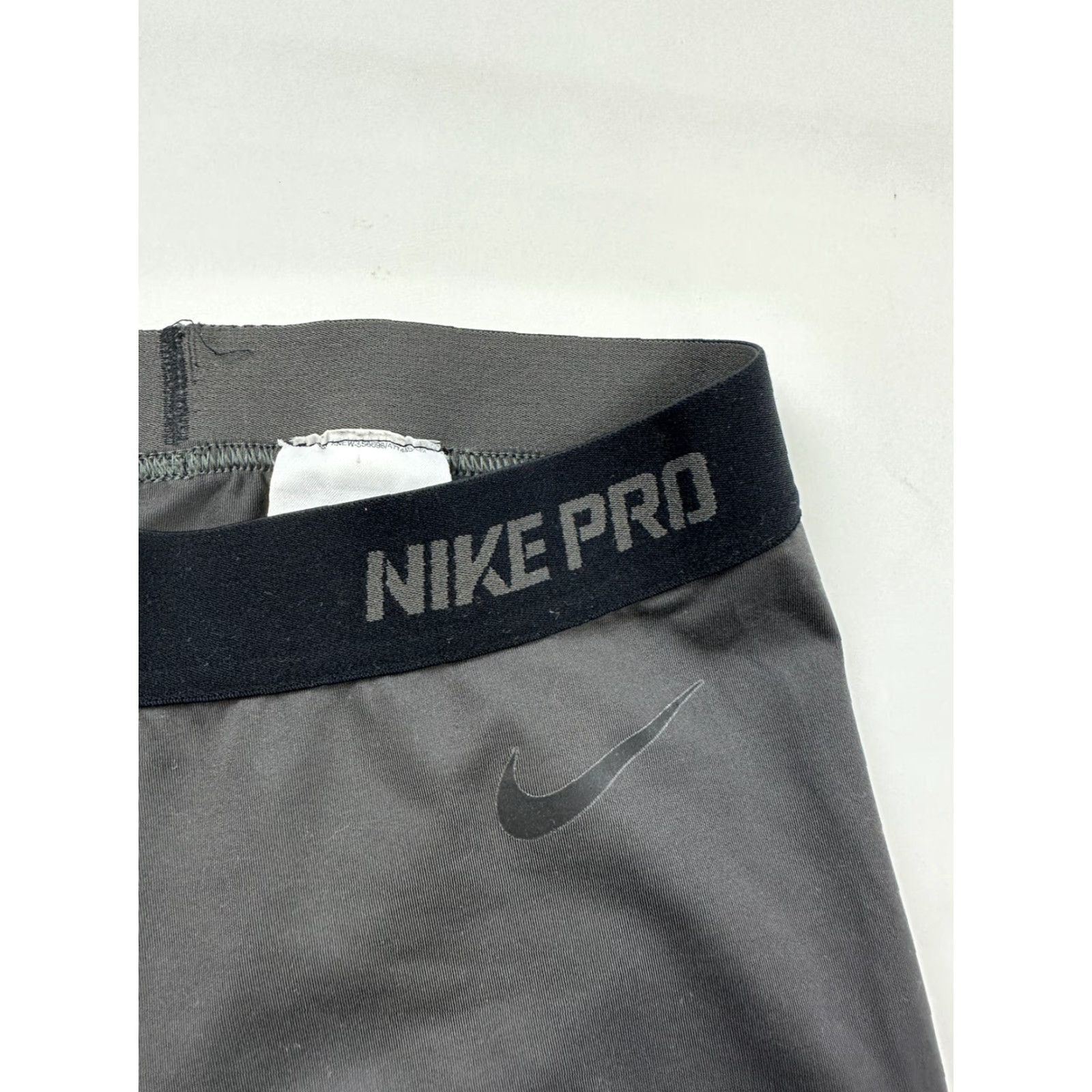 Nike Nike Pro Leggings Women M Capri Black Gray Yoga Running Gym & Training Size 32" / US 10 / IT 46 - 3 Thumbnail