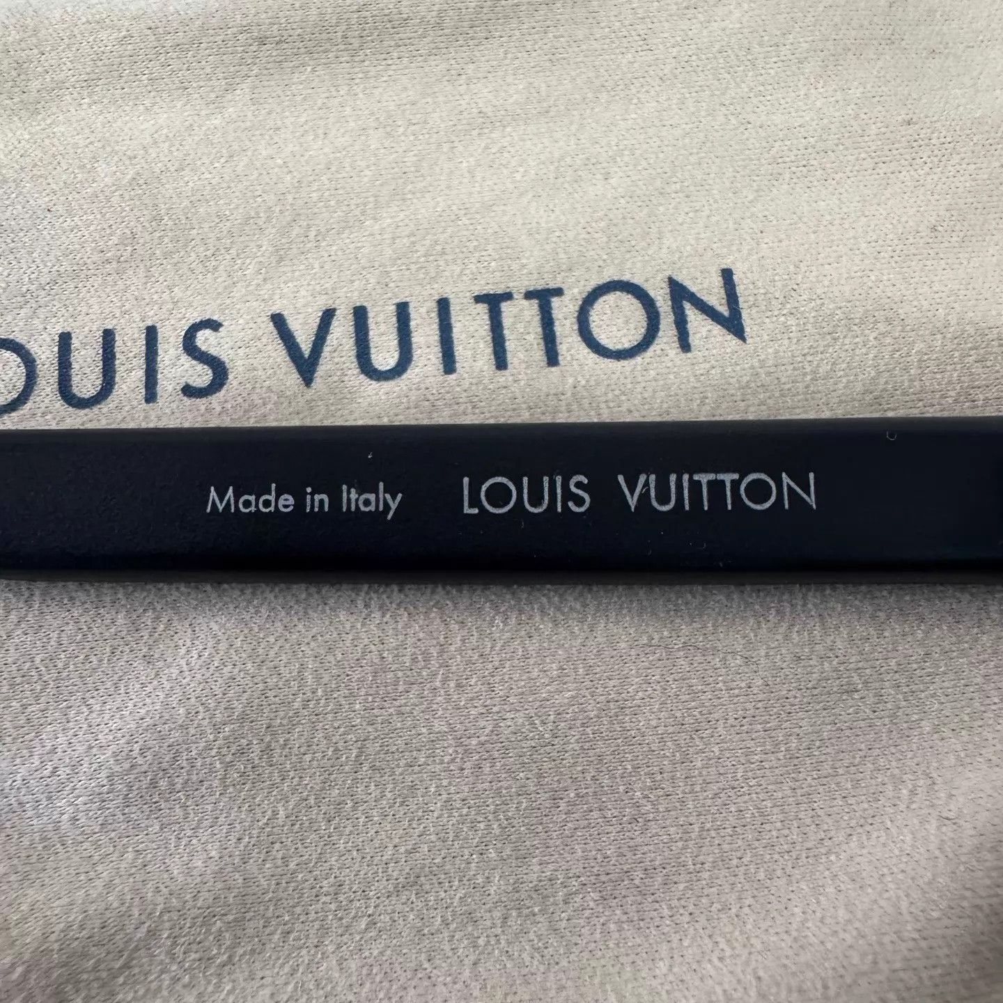 Louis Vuitton LV Monogram 99 new black frame one-piece sunglasses Size ONE SIZE - 6 Thumbnail