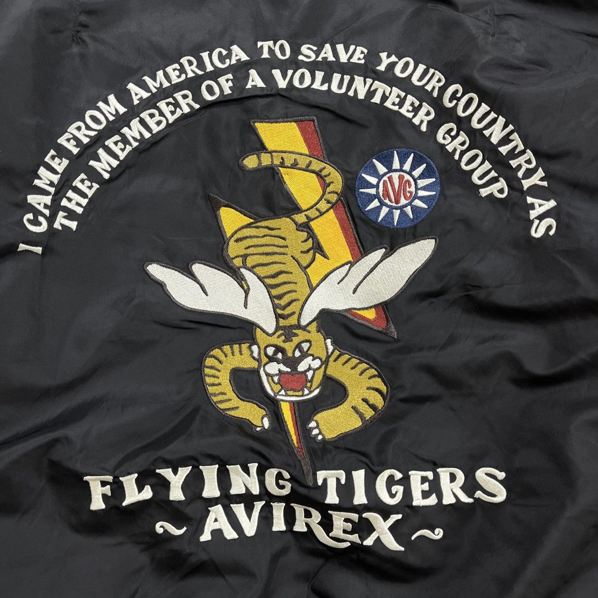 Avirex Vintage Avirex Flaying Tiger P-40 Embroidery Bomber Jacket Size US L / EU 52-54 / 3 - 3 Thumbnail