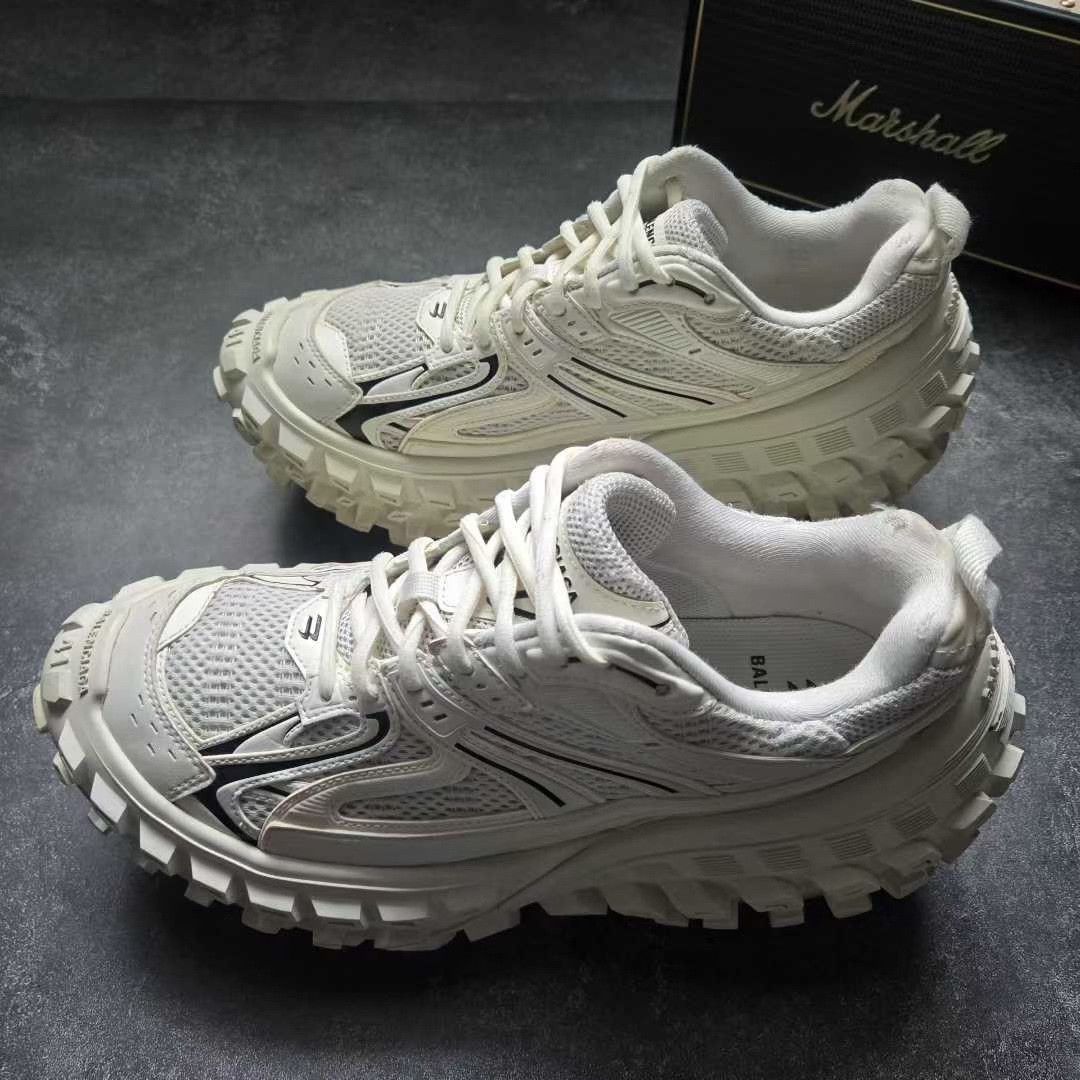 Balenciaga Balenciaga Black Lowtop Sneakers 40 Men Size US 7.5 / EU 40-41 - 1 Thumbnail