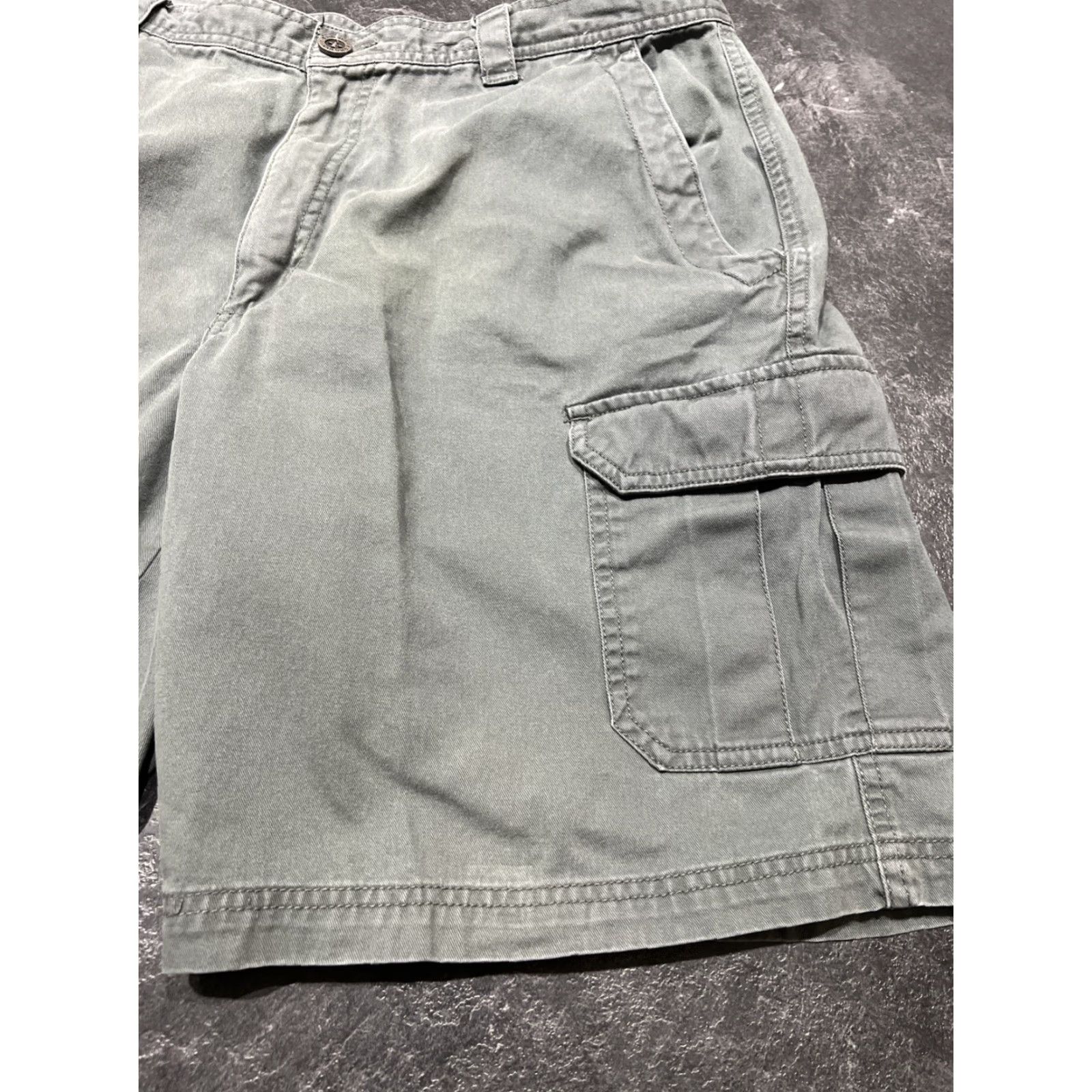 Vintage **Columbia Mens Green Gray Cargo Hiking Shorts Size 36** User: **Columbia Mens Green Gray Omni Shield Hiking Cargo Shorts Size 36** Size US 36 / EU 52 - 3 Thumbnail