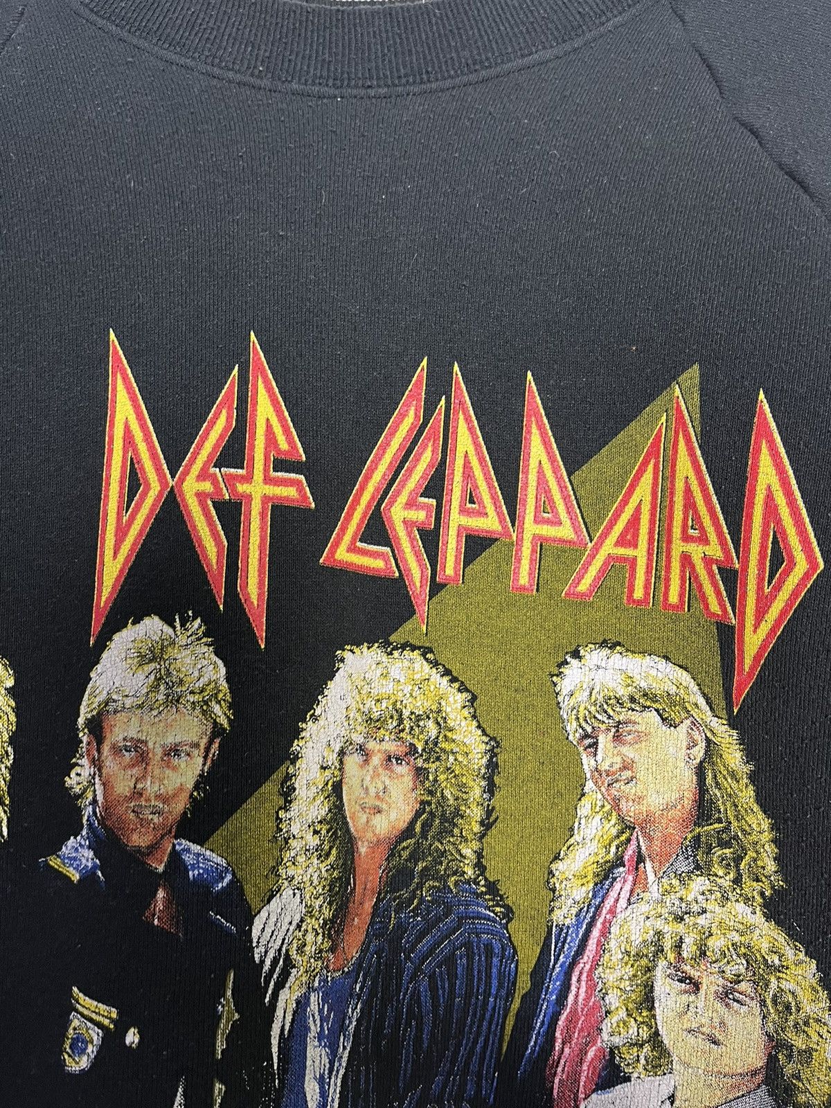 Band Tees 1987 Def Leppard vintage hysteria crewneck Size US L / EU 52-54 / 3 - 7 Thumbnail