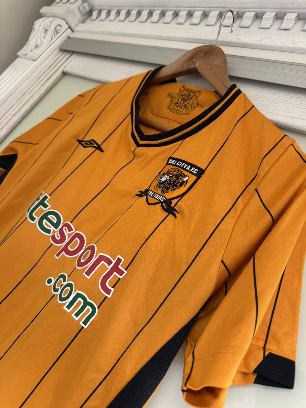 Umbro Hull City 2009-2010 Home Soccer Jersey Football Kit Shirt Size US M / EU 48-50 / 2 - 10 Thumbnail