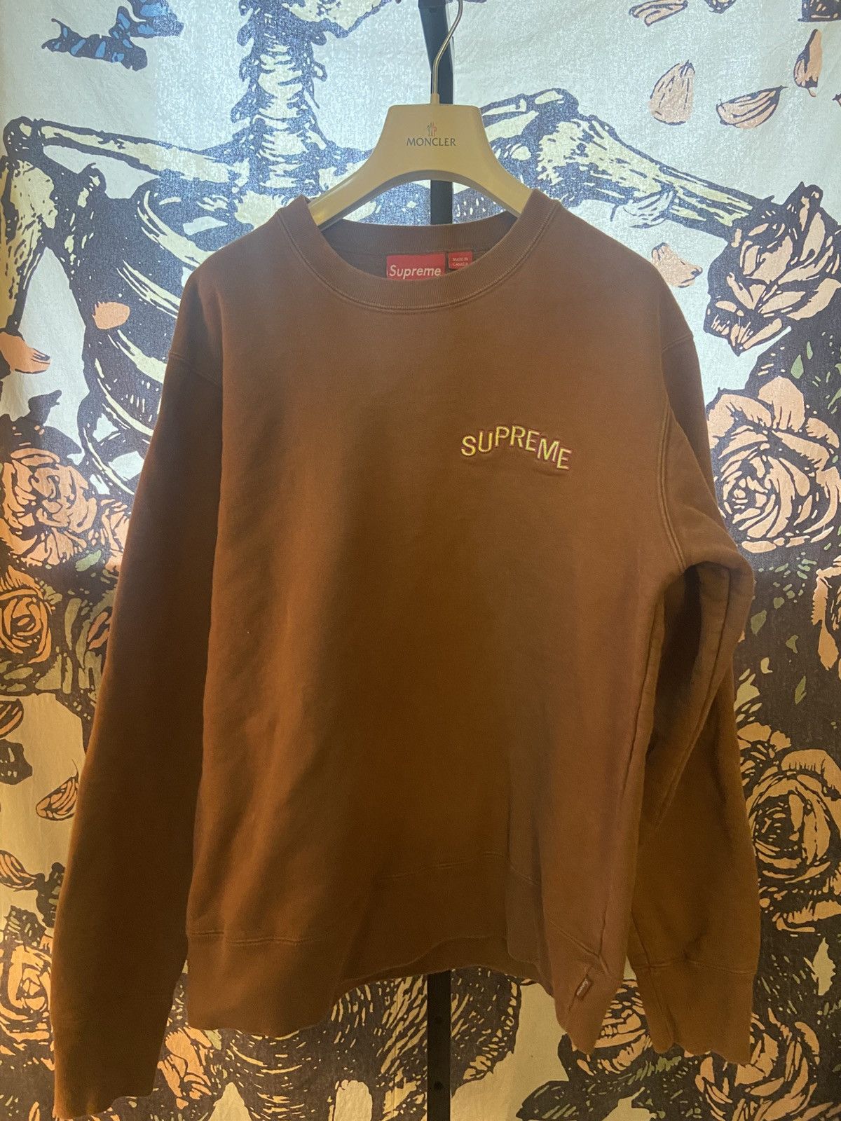 Supreme FW17 Step-Arc Crewneck