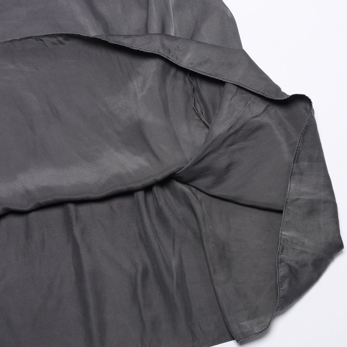 John Galliano Galliano Silk Mid Skirt Washed Grey with Brooch Size 27" / US 4 / IT 40 - 11 Thumbnail