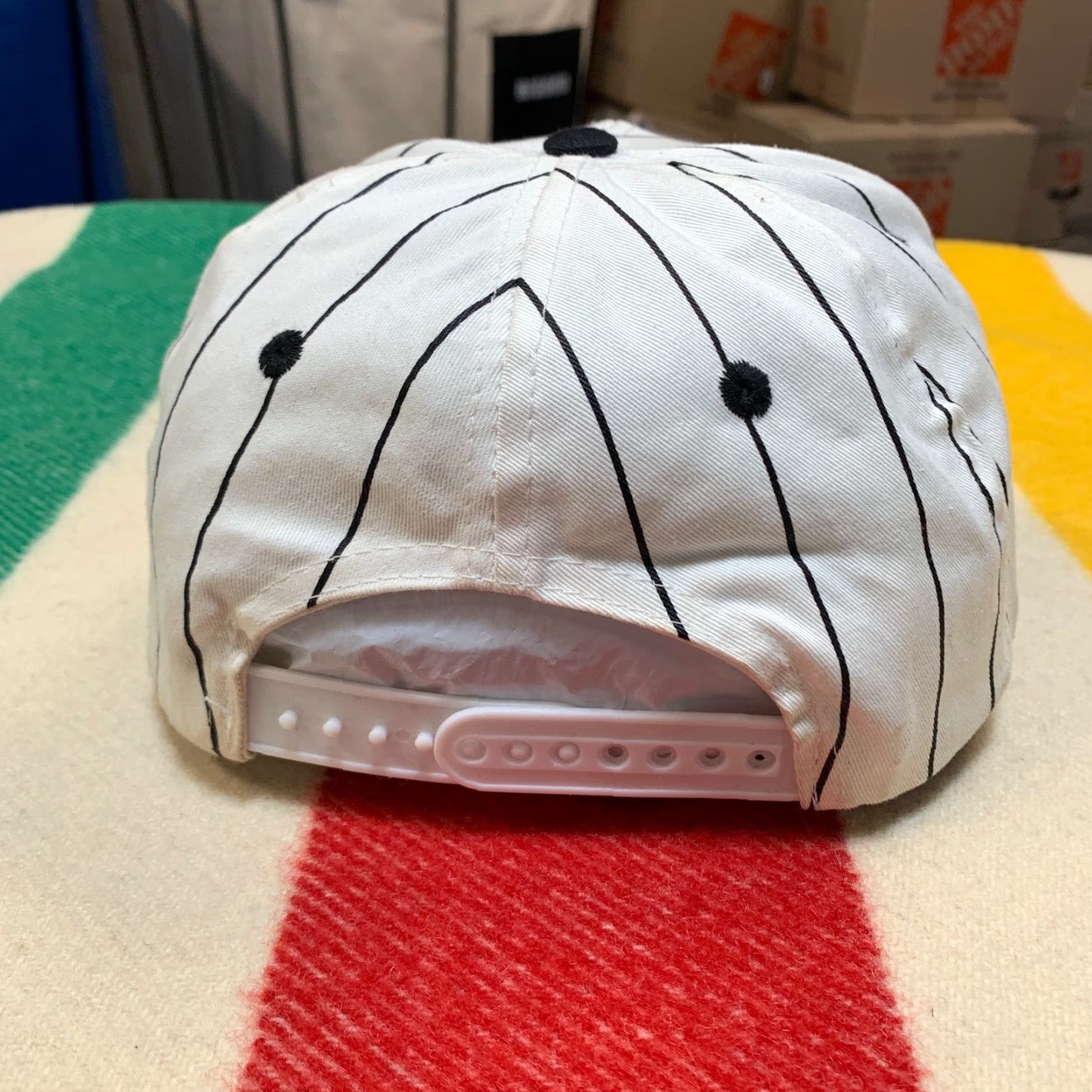 Planet Hollywood VINTAGE Planet Hollywood SnapBack Hat Men One Size White Pin Striped Adult One Size Hat Mens White Pin Stripe 90s Event Merchandise Size ONE SIZE - 7 Thumbnail