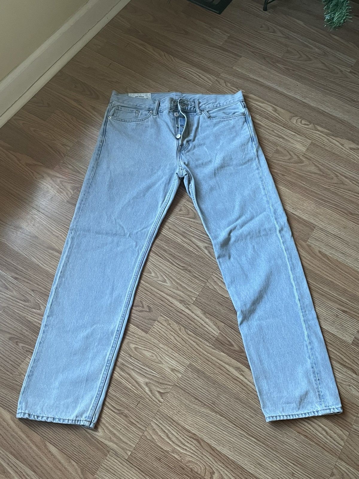 H&M H&M relaxed blue light jeans Size US 33 - 1 Thumbnail