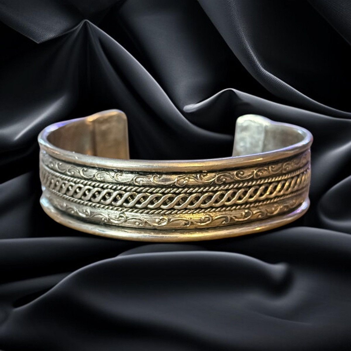 Vintage Vintage silver plated textured cuff bracelet Size ONE SIZE - 1 Thumbnail