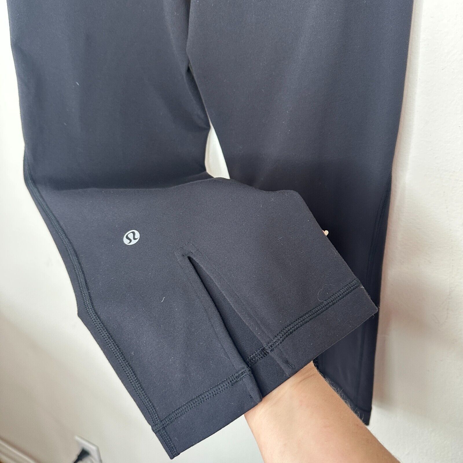 Lululemon Lululemon Black Wide Crop Legging Floral Stripe Waistband 6 Size 28" / US 6 / IT 42 - 4 Thumbnail