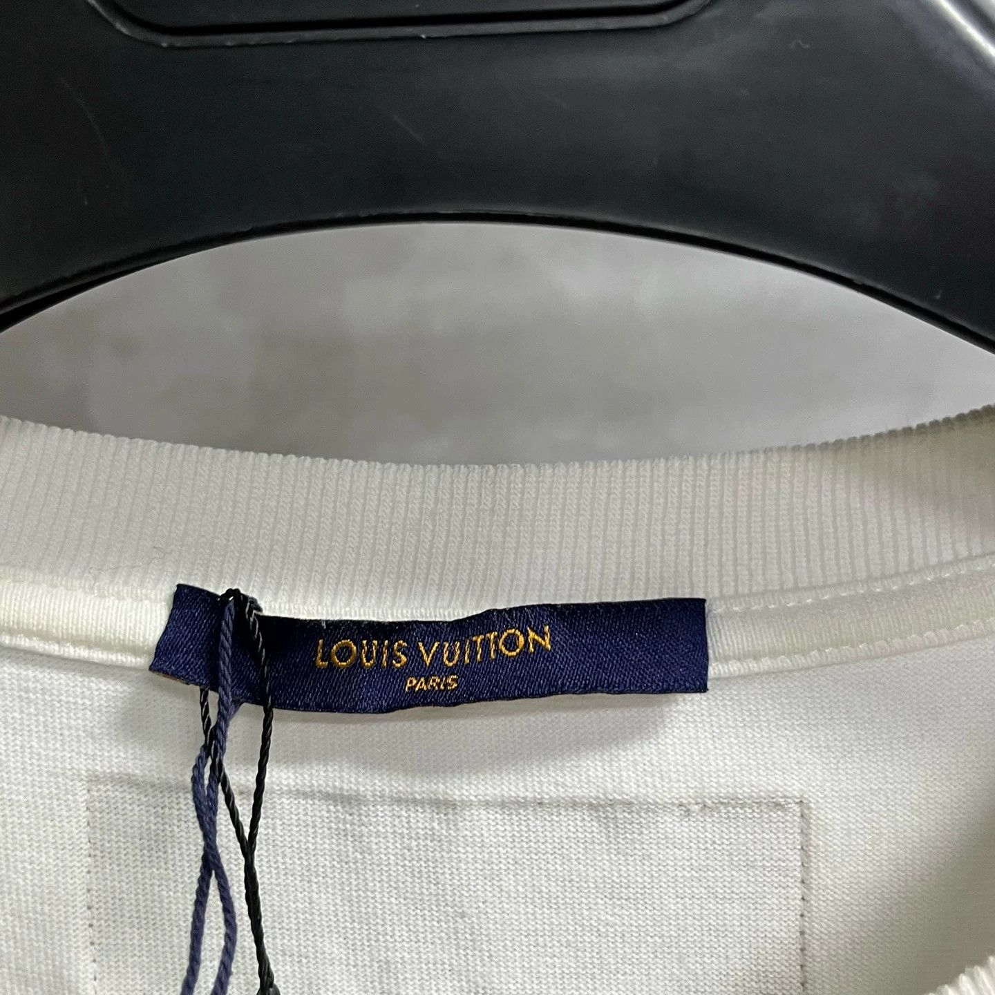 Louis Vuitton Louis Vuitton White Embroidered Street T-shirt Size US L / EU 52-54 / 3 - 2 Thumbnail
