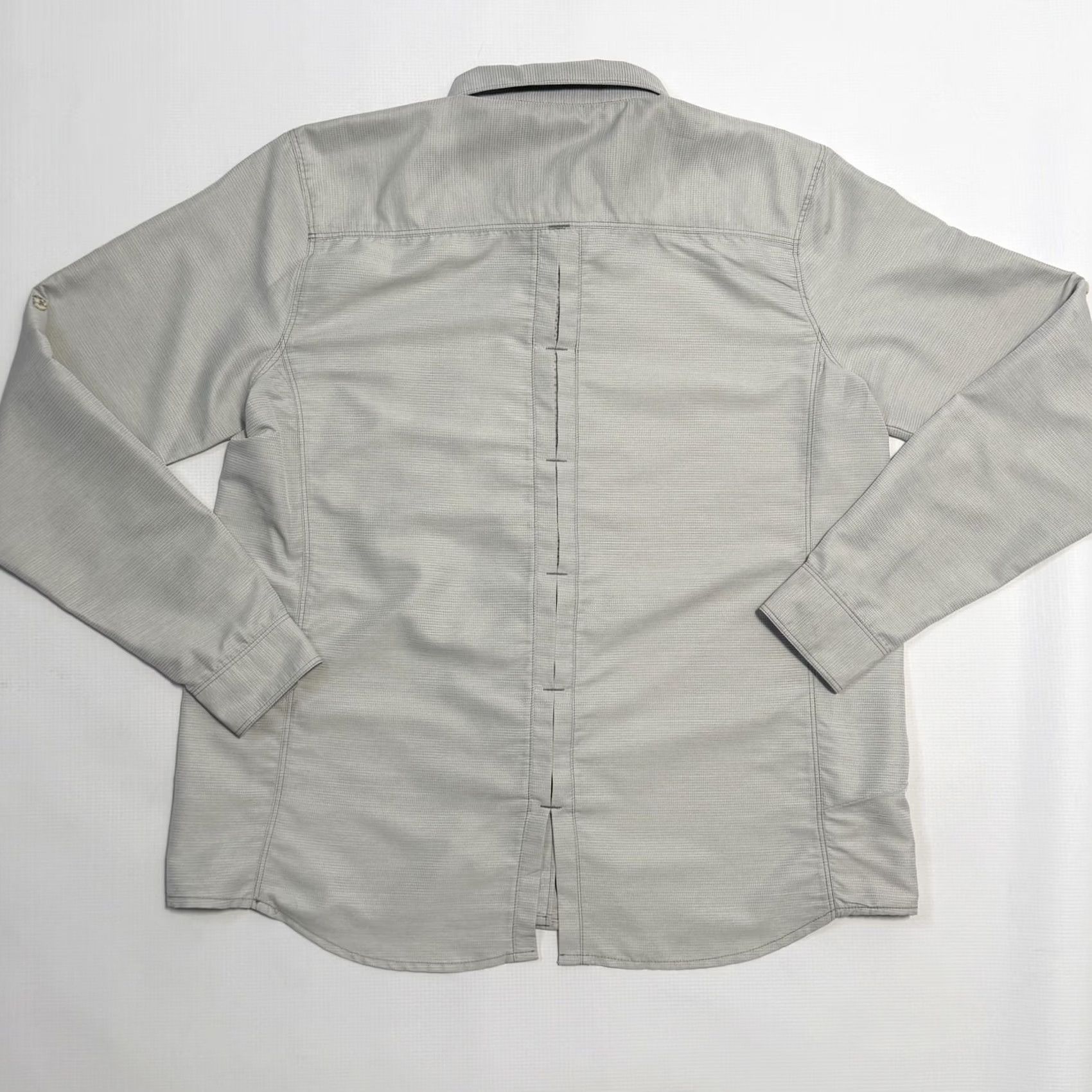 Mountain Hardwear Mountain Hardwear Shirt Mens L Gray Long Sleeve Button Zip Pocket Hiking Size US L / EU 52-54 / 3 - 2 Thumbnail