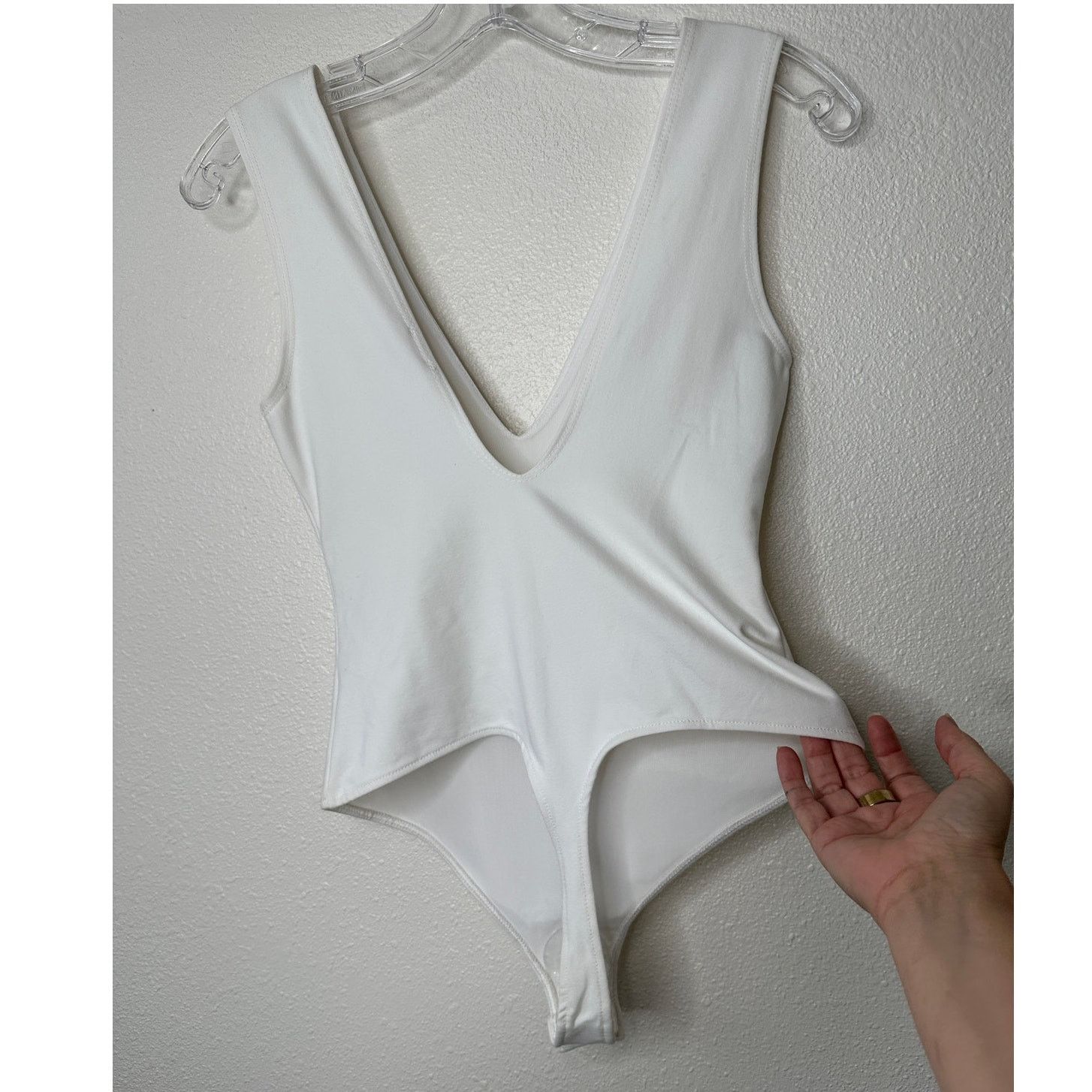 Free People NWT Free People White Deep V-Neck Sleeveless Bodysuit XS Size XS / US 0-2 / IT 36-38 - 3 Thumbnail