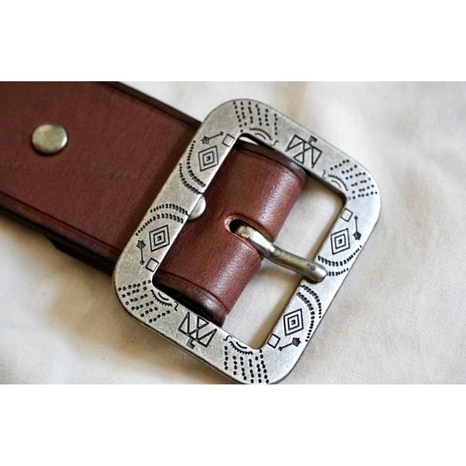 Ralph Lauren RRL RALPH LAUREN LEATHER BELT SIZE 40 BROWN THUNDERBIRD EMBOSSED USED MEN Size 40 - 2 Thumbnail