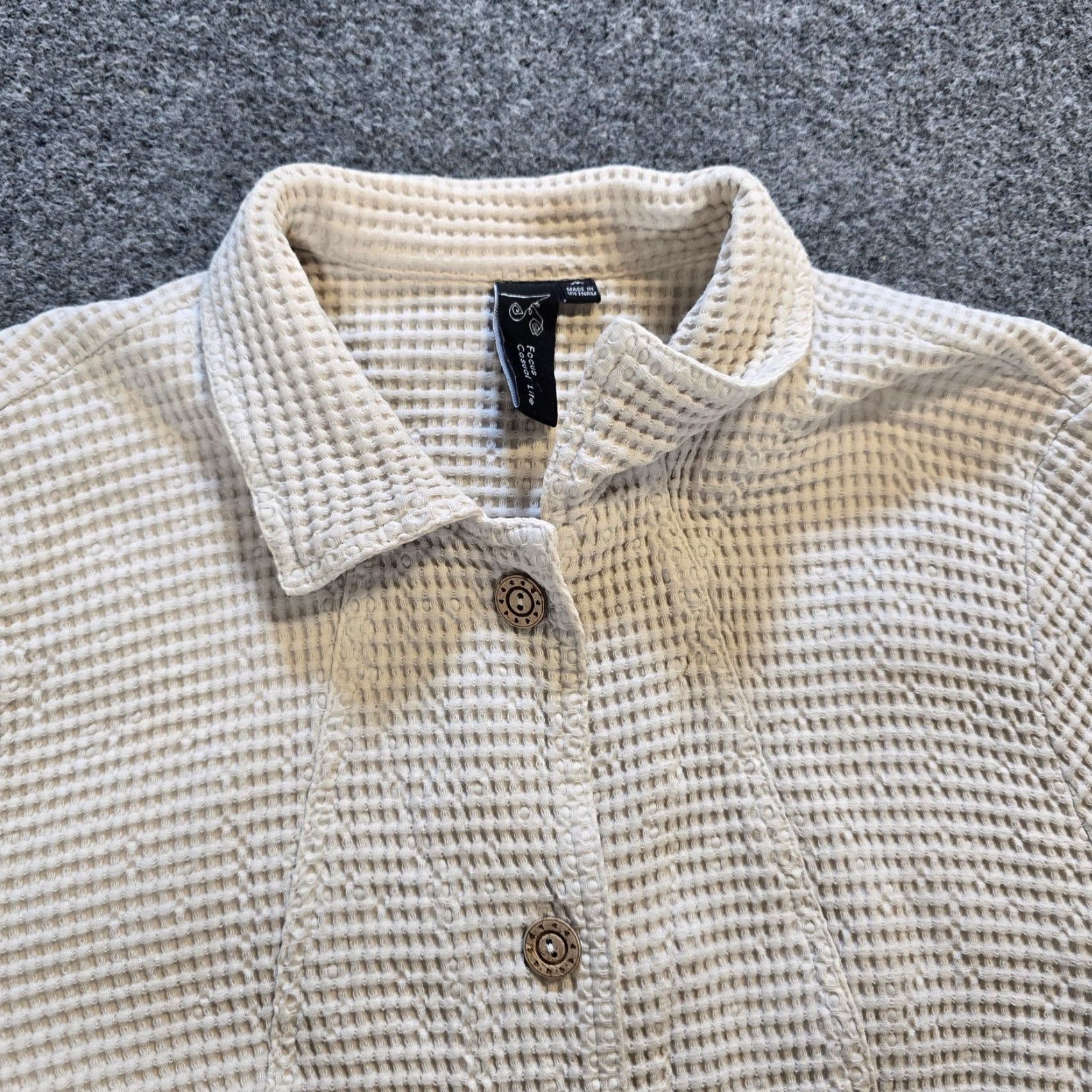Vintage Focus Top Womens Blouse Medium Beige Button Waffle Knit Texture Pockets Casual Shirt Womens Size M / US 6-8 / IT 42-44 - 2 Thumbnail