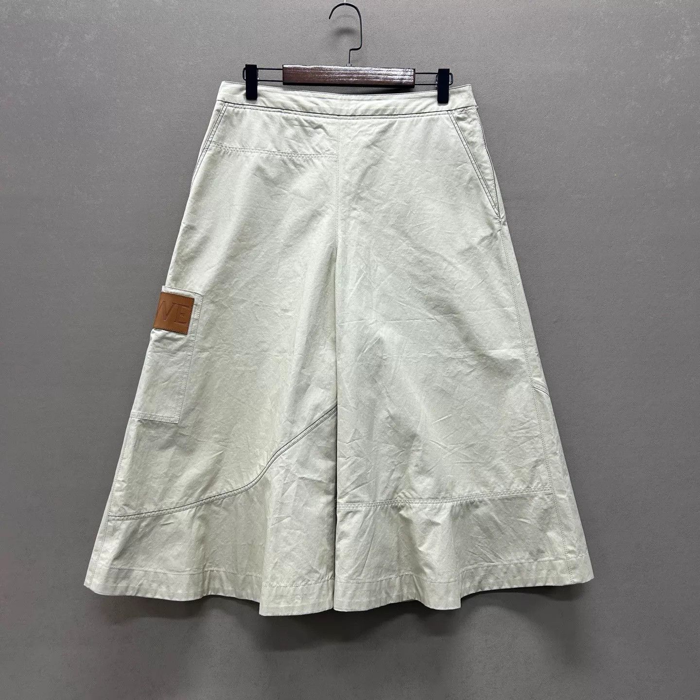 Loewe Loewe camel leather patch wide-leg short 40码 Size 27" / US 4 / IT 40 - 1 Thumbnail