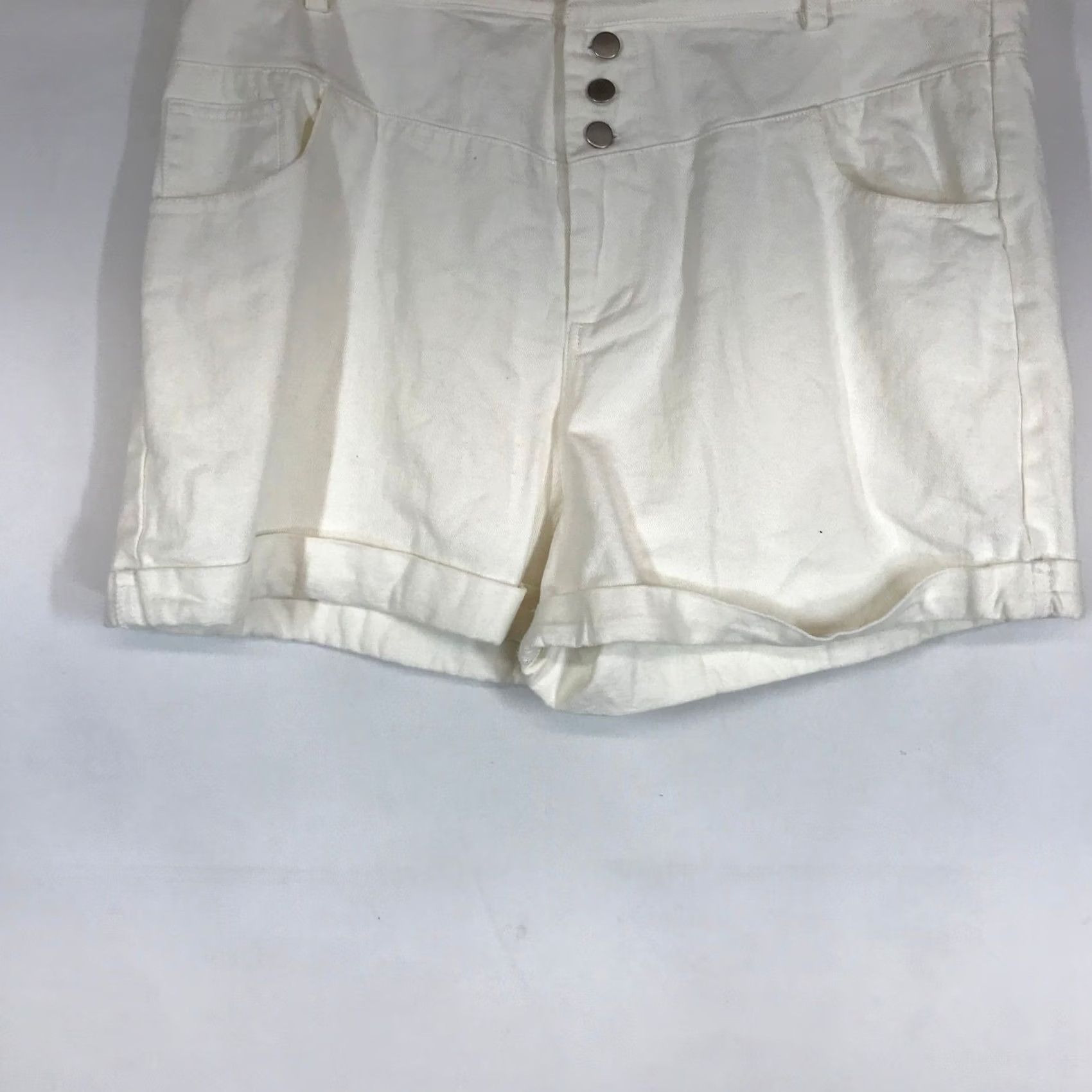 Vintage Elodie Womens White Denim Shorts XL Button Fly Cuffed High Waisted Size 40" / US 18 - 3 Thumbnail