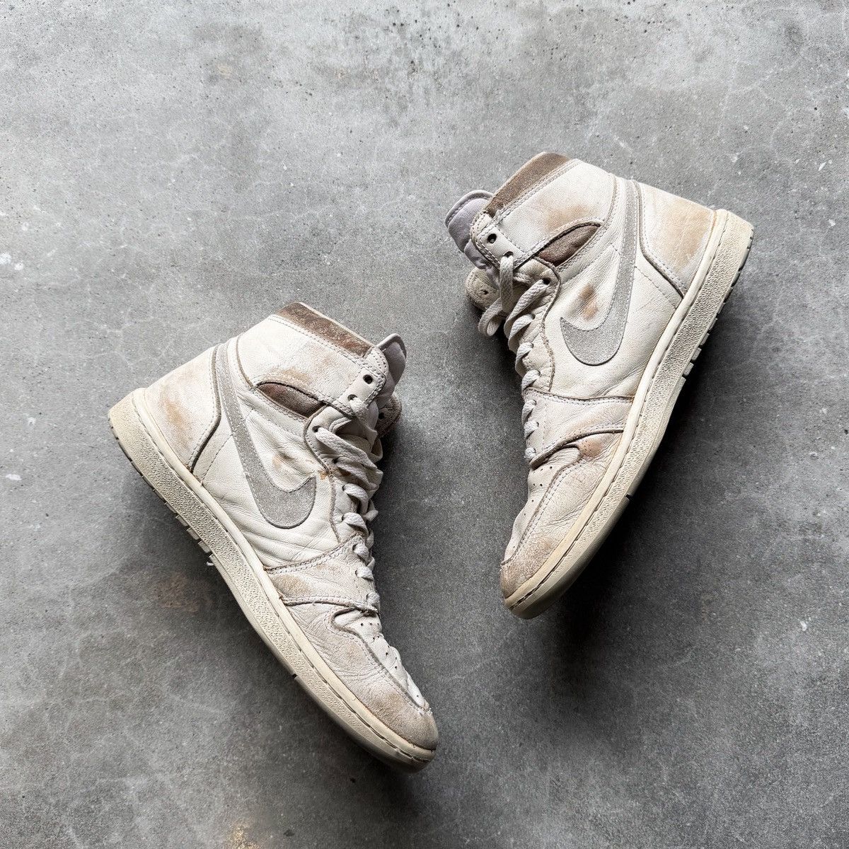 Nike THRASHED 1985 Neutral Grey Nike AIR JORDAN 1 High-Top Shoes Size US 10.5 / EU 43-44 - 2 Thumbnail