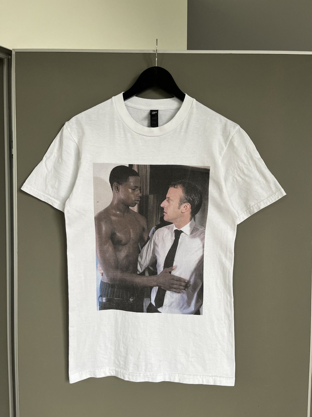 Other Emmanuel Macron With His Black Thug Friend Hugging T-shirt Size US S / EU 44-46 / 1 - 1 Thumbnail
