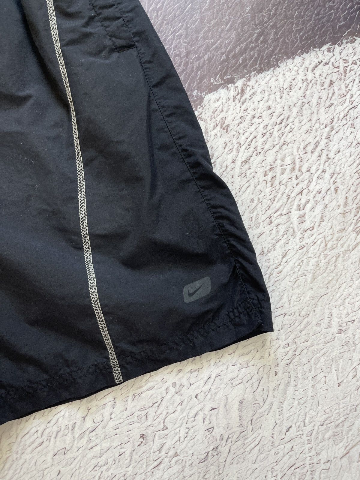 Nike Nike vintage y2k black logo swoosh shorts drill Size US 36 / EU 52 - 4 Thumbnail