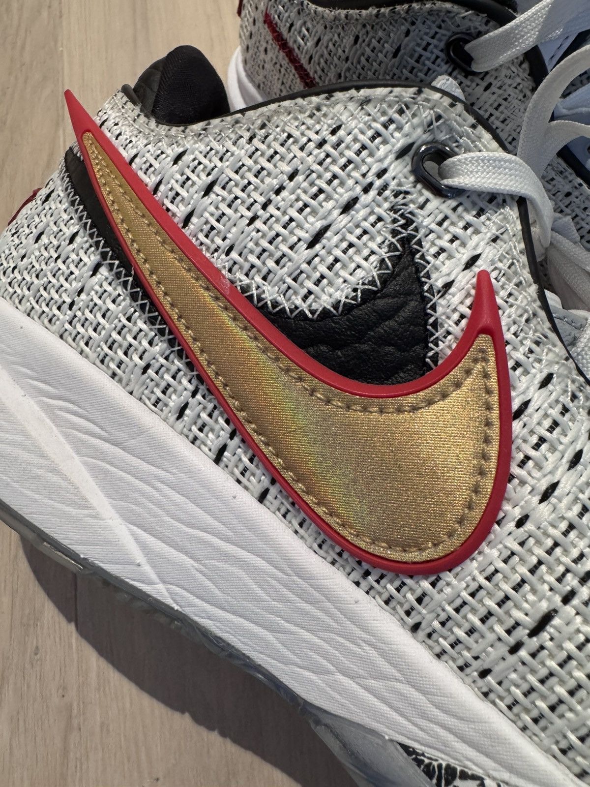 Nike Nike LeBron 20 The Debut Men Sz 9 Size US 9 / EU 42 - 4 Thumbnail