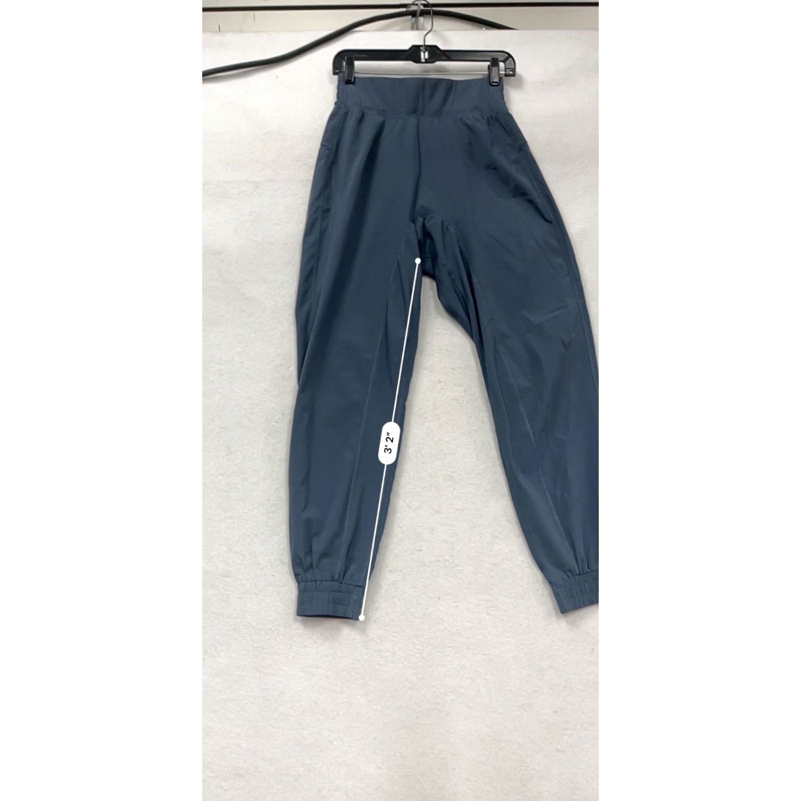 Lululemon Lululemon Windbreaker Jogger Pants Navy Womens XS/S Size S Regular Activewear Pants, Windbreaker, Jogger, Lululemon Logo, All Season Size 26" / US 2 / IT 38 - 8 Thumbnail