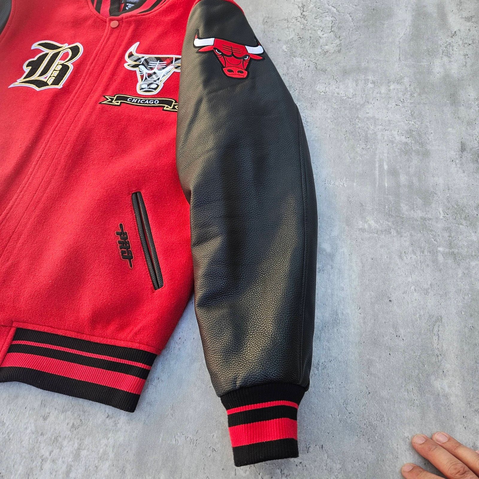 Pro Standard Pro Standard Chicago Bulls Pro Varsity Jacket Red Black XXL Size US XXL / EU 58 / 5 - 4 Thumbnail