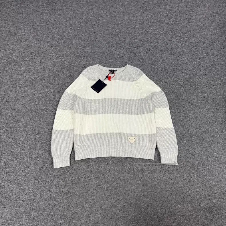 Louis Vuitton Louis Vuitton Grey and white striped triangle leather labe Size US S / EU 44-46 / 1 - 1 Thumbnail