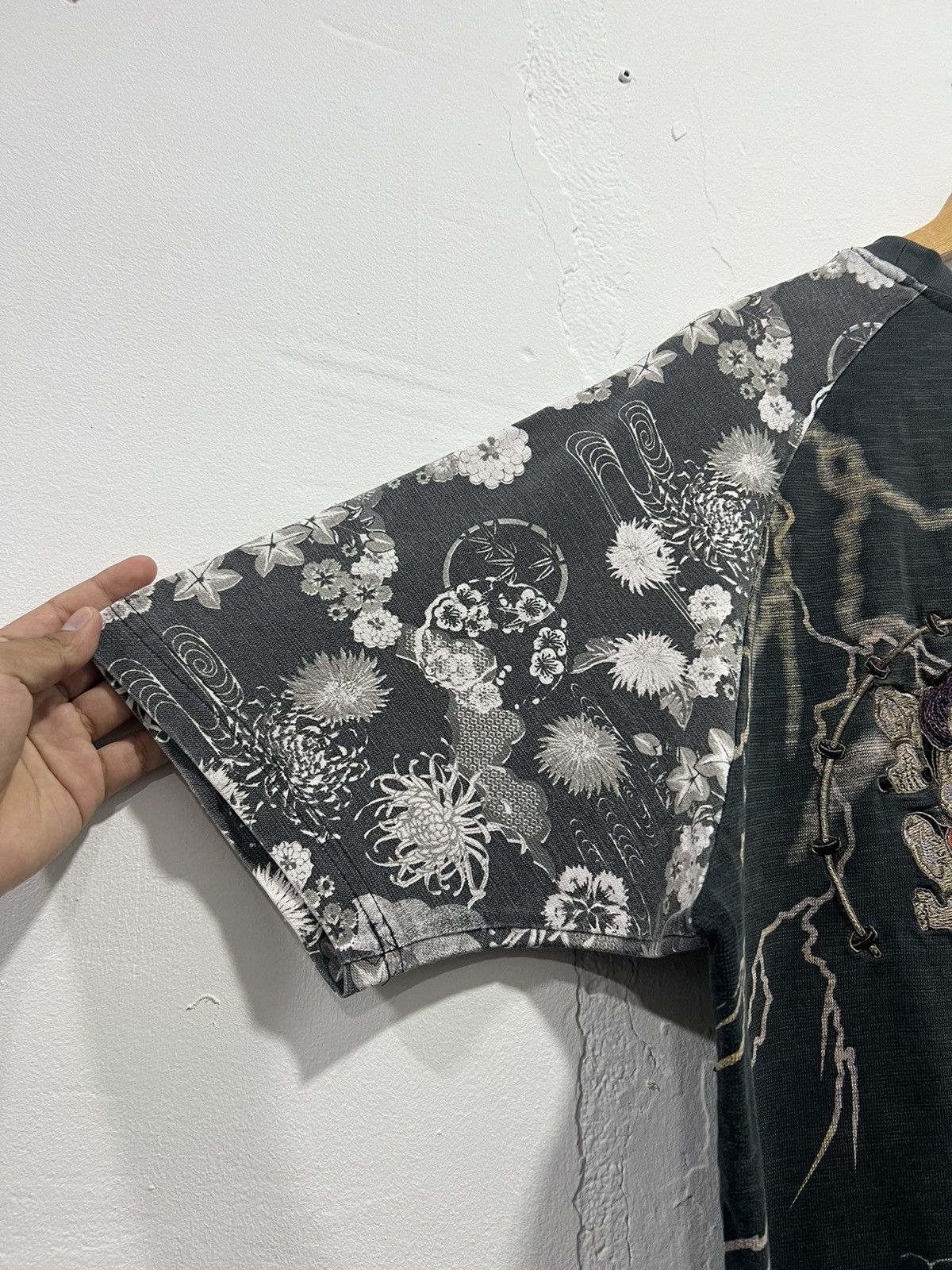 Japanese Brand × Kamakura × Vintage Vintage Karakuri Tamashi Embroidery Sukajan Crazy Backhit Tshirt Size US XL / EU 56 / 4 - 4 Thumbnail