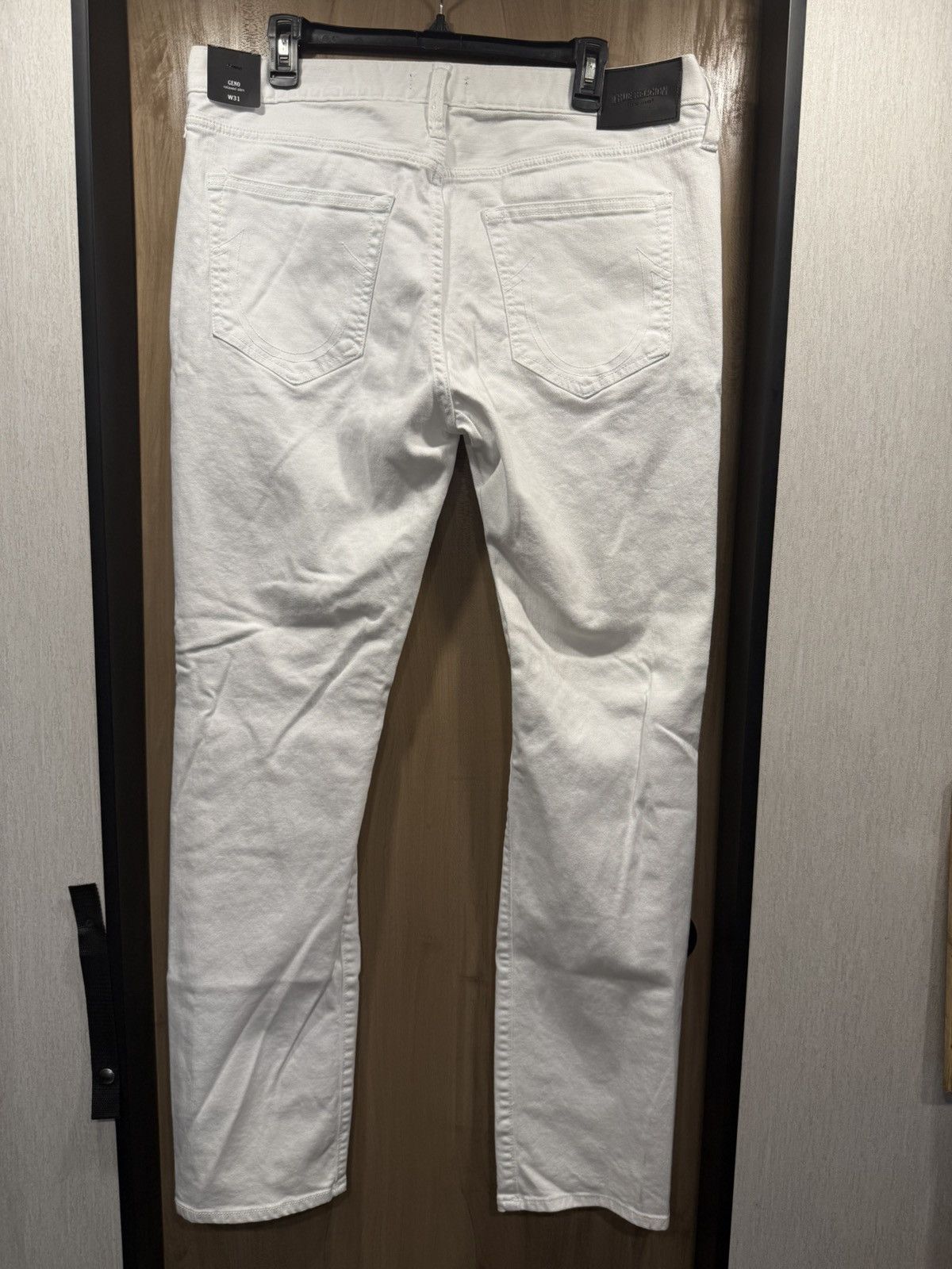 True Religion BNWT True Religion Geno Relaxed Slim White Ripped Jeans 31 Size US 31 - 2 Thumbnail