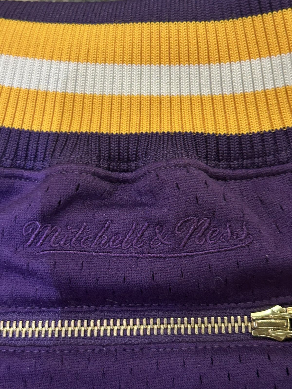 Kith × Mitchell & Ness Kith X Mitchell & Ness Shorts Size US 39 - 4 Thumbnail
