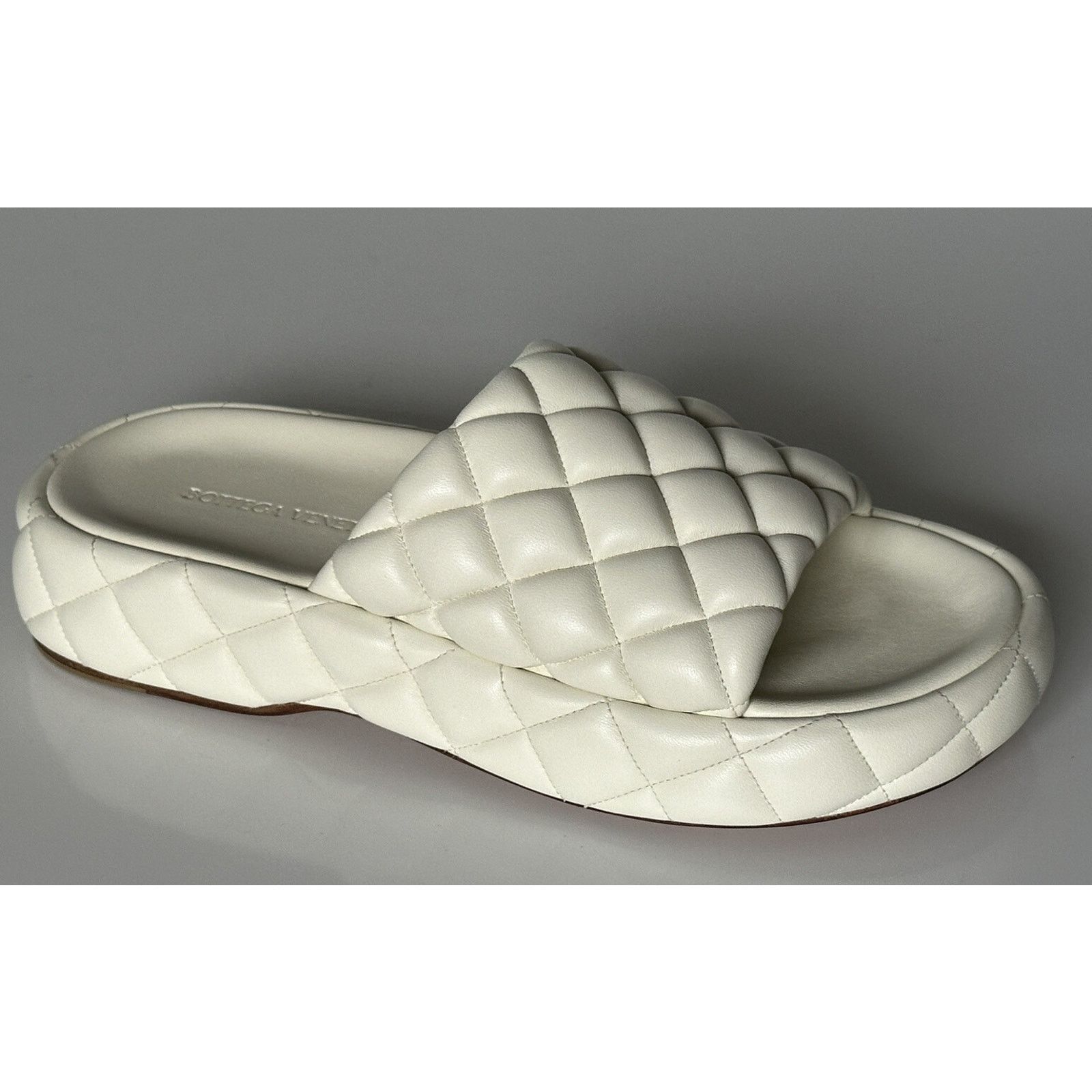 Bottega Veneta Bottega Veneta White Quilted Leather Sandals 10 US 708885 IT Size US 10 / IT 40 - 1 Thumbnail