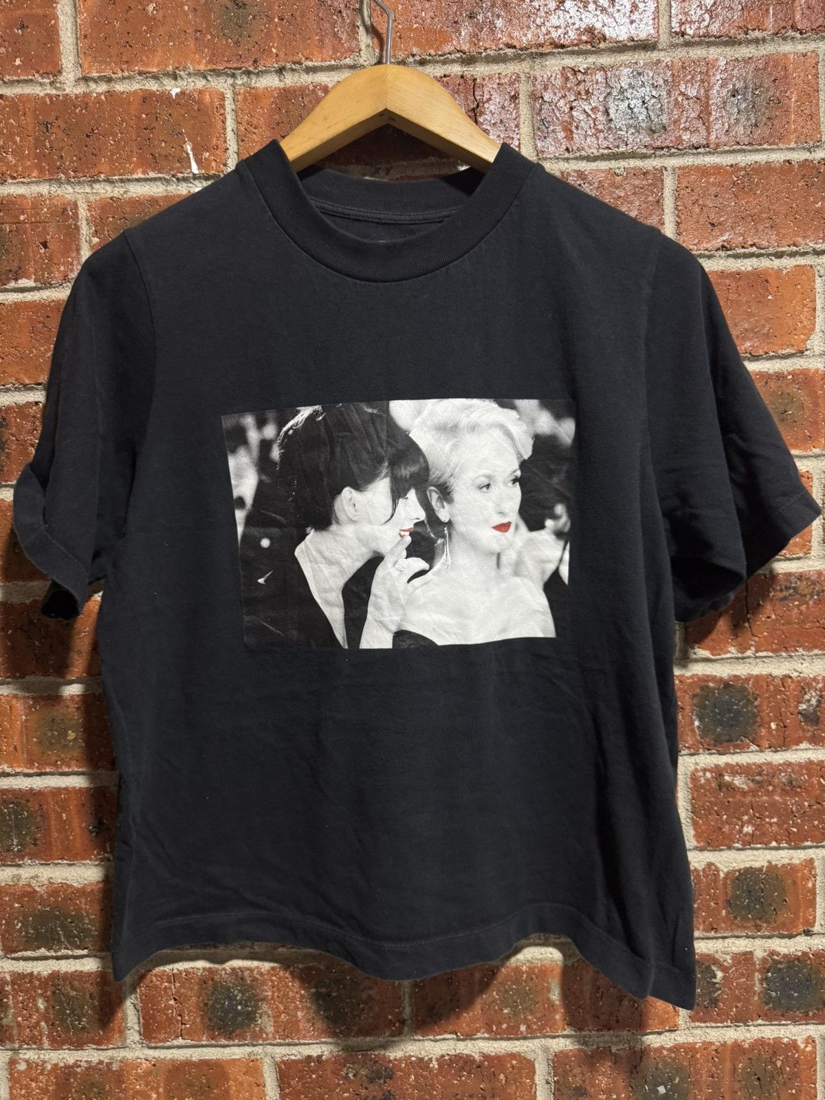 Uniqlo UT THE DEVIL WEARS PRADA Size US L / EU 52-54 / 3 - 1 Thumbnail