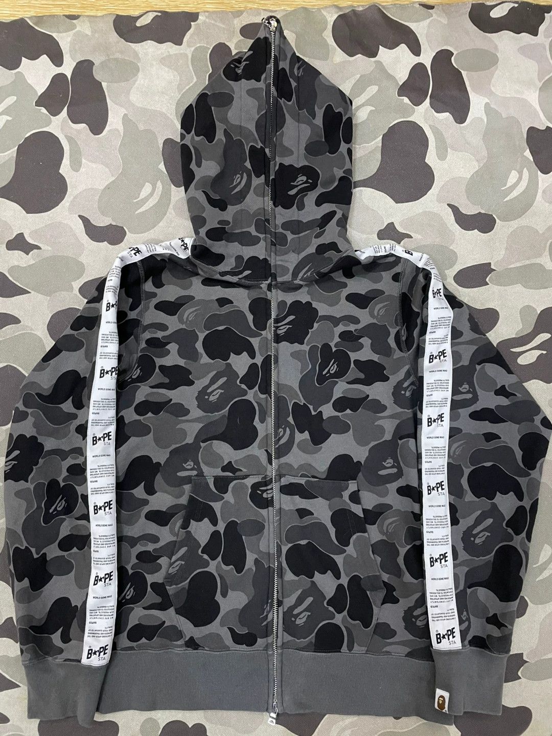 Bape Bape Gray Shark Sweatshirt Pullover Size US M / EU 48-50 / 2 - 1 Thumbnail