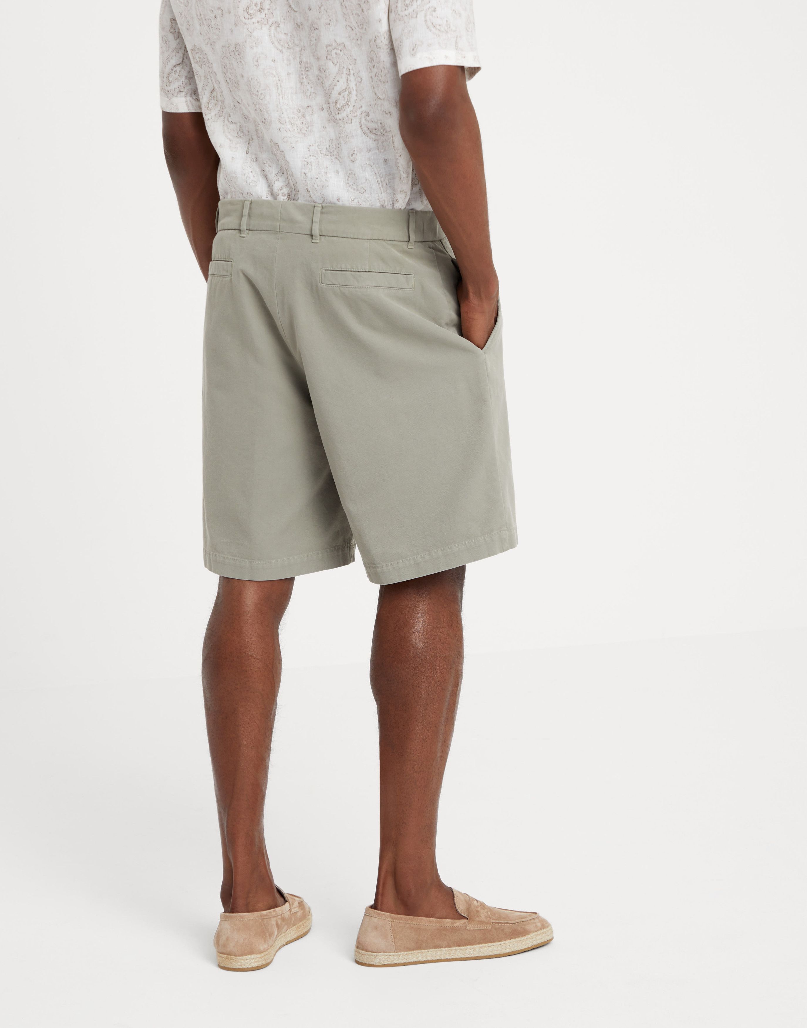Brunello Cucinelli o1w1db10925 Dyed Bermuda Short in Bright Green Size US 32 / EU 48 - 2 Thumbnail