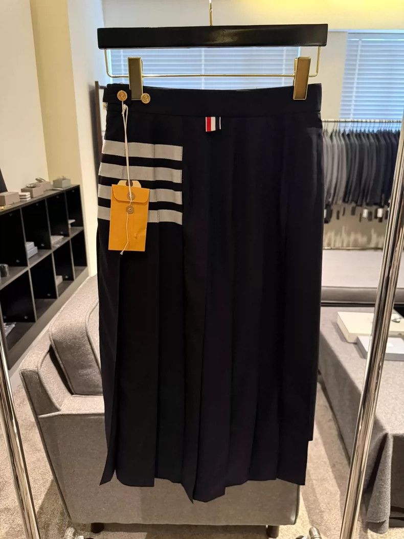 Thom Browne Thom browne Classic pleated skirt 2504-Nextarrow Size 24" / US 00 / IT 34 - 2 Thumbnail