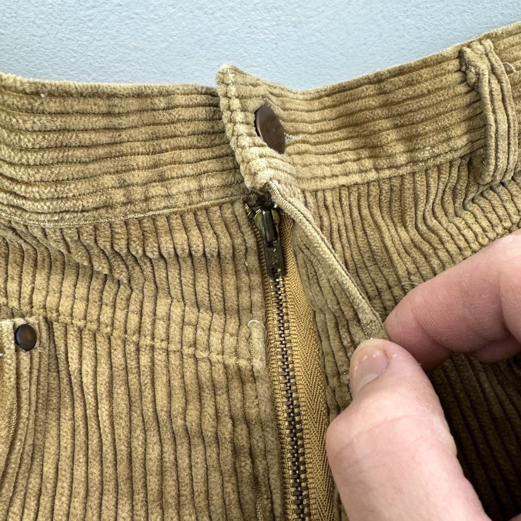 Vintage VINTAGE Alain Manoukian Corduroy Pants Womens 24 Tan 80s 70s Designer Corduroy Pants Womens 24 Tan 80s 70s Alain Manoukian Size 42" / US 20 - 6 Thumbnail