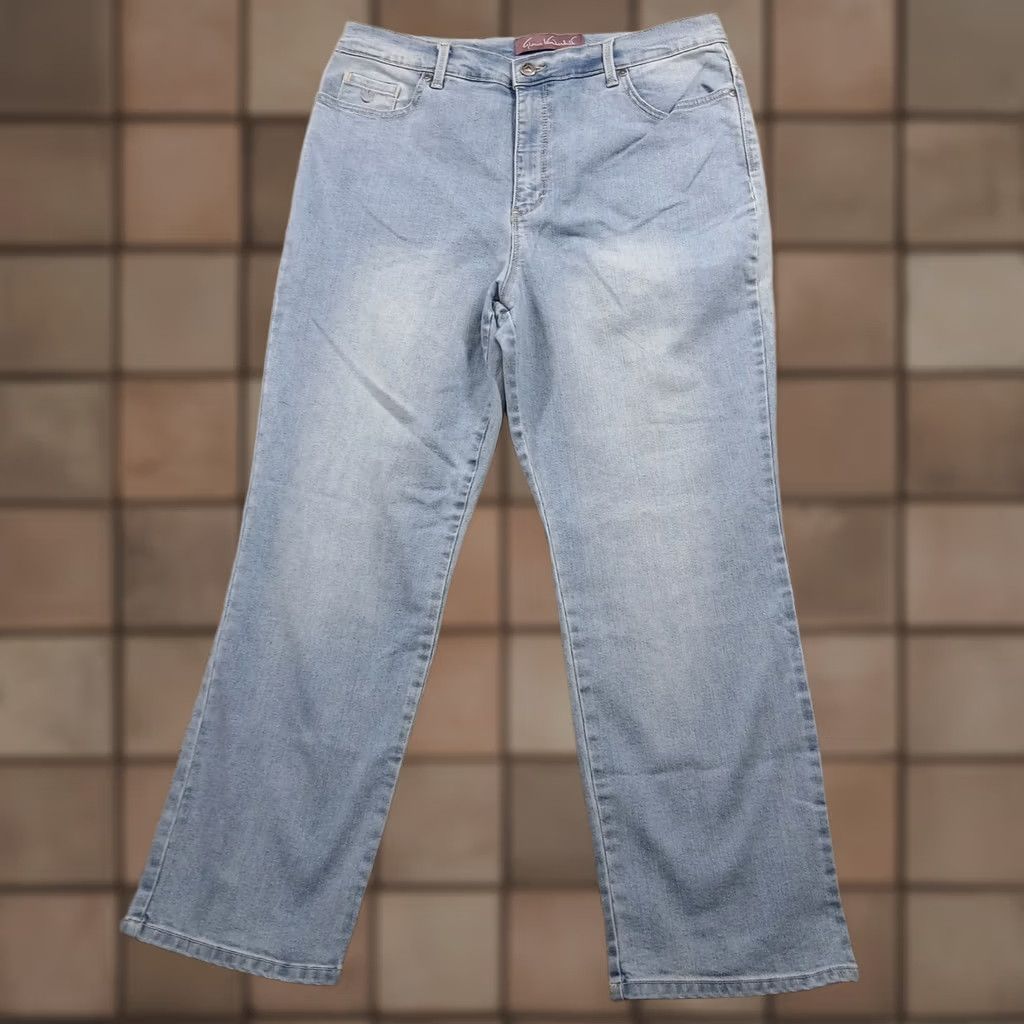 Gloria Vanderbilt VINTAGE Gloria Vanderbilt Amanda Jeans Women 18P Light Wash Tapered Stretch Denim EUC Size 40" / US 18 - 1 Thumbnail