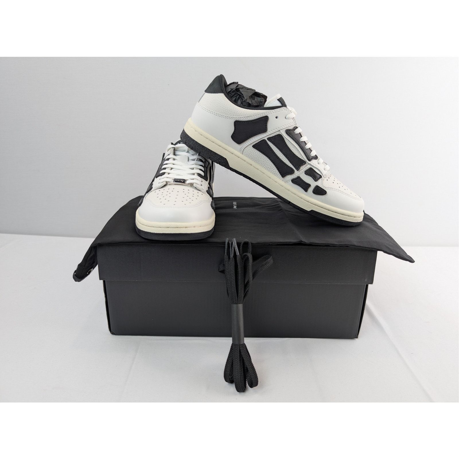 Amiri o1rshd1 Skelton Low-Top Sneakers in White/Black Size US 12 / EU 45 - 18 Thumbnail
