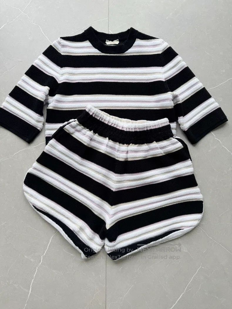 Fendi Fendi Black and White Striped Knit Set, Top with Shorts, C Size XS / US 0-2 / IT 36-38 - 3 Thumbnail