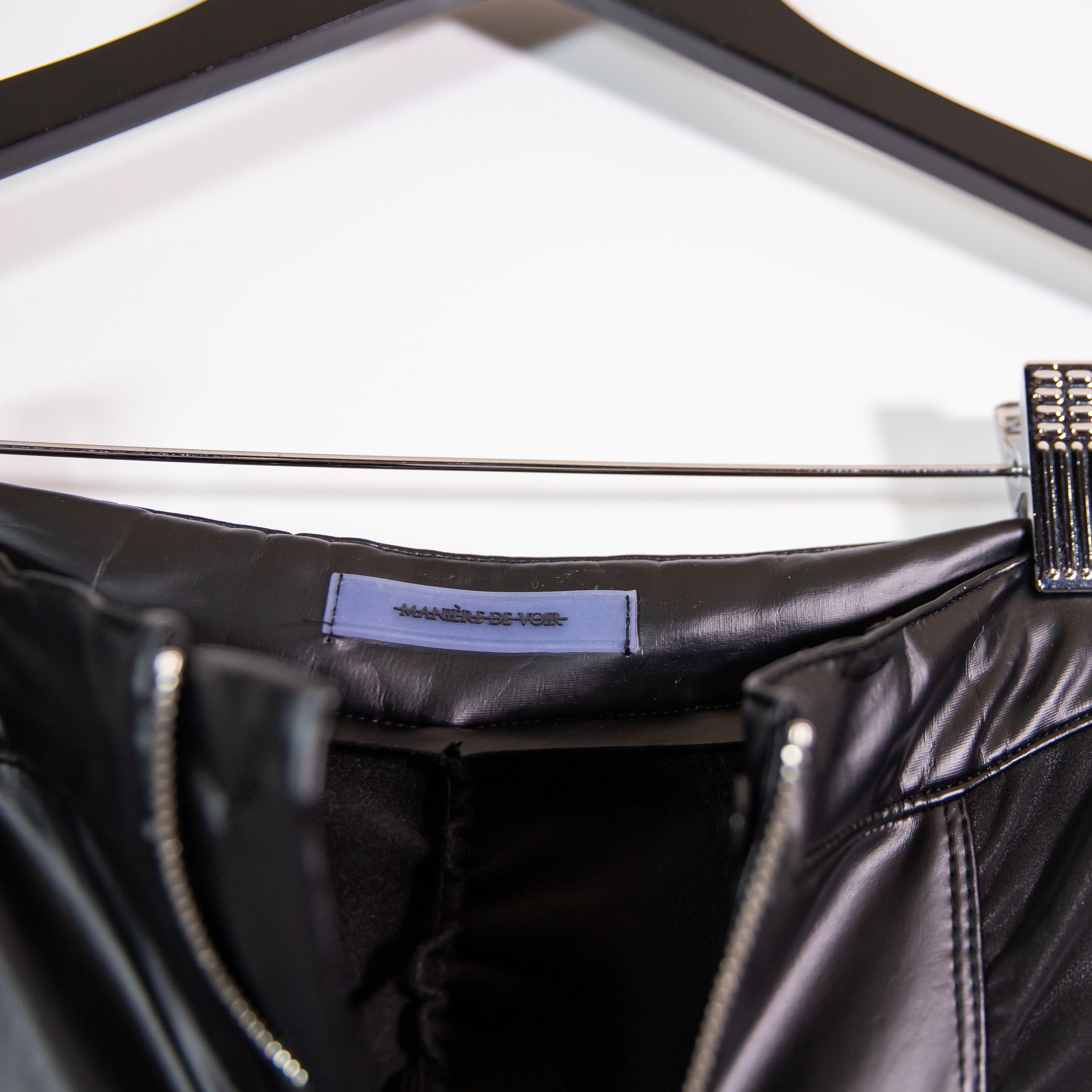 Maniere De Vior Maniere De Voir Ruched Side Faux Vegan Size 26" / US 2 / IT 38 - 2 Thumbnail