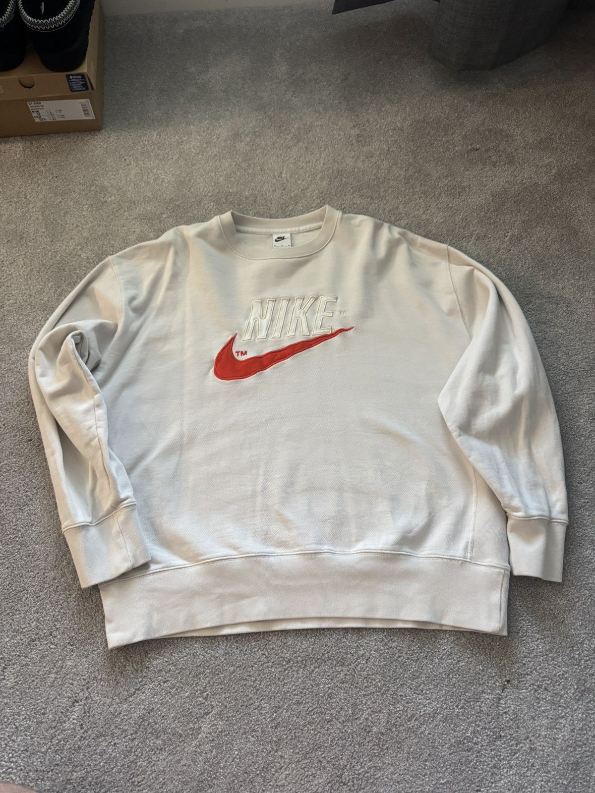 Nike Creme Nike Crewneck Size US XL / EU 56 / 4 - 1 Thumbnail