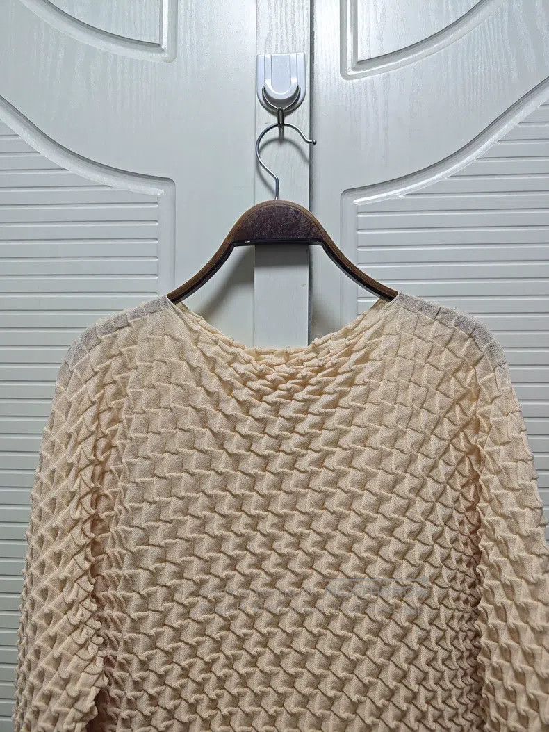 Issey Miyake Issey Miyake Main Line Fish Scale Knit Top, Apricot Size M / US 6-8 / IT 42-44 - 3 Thumbnail