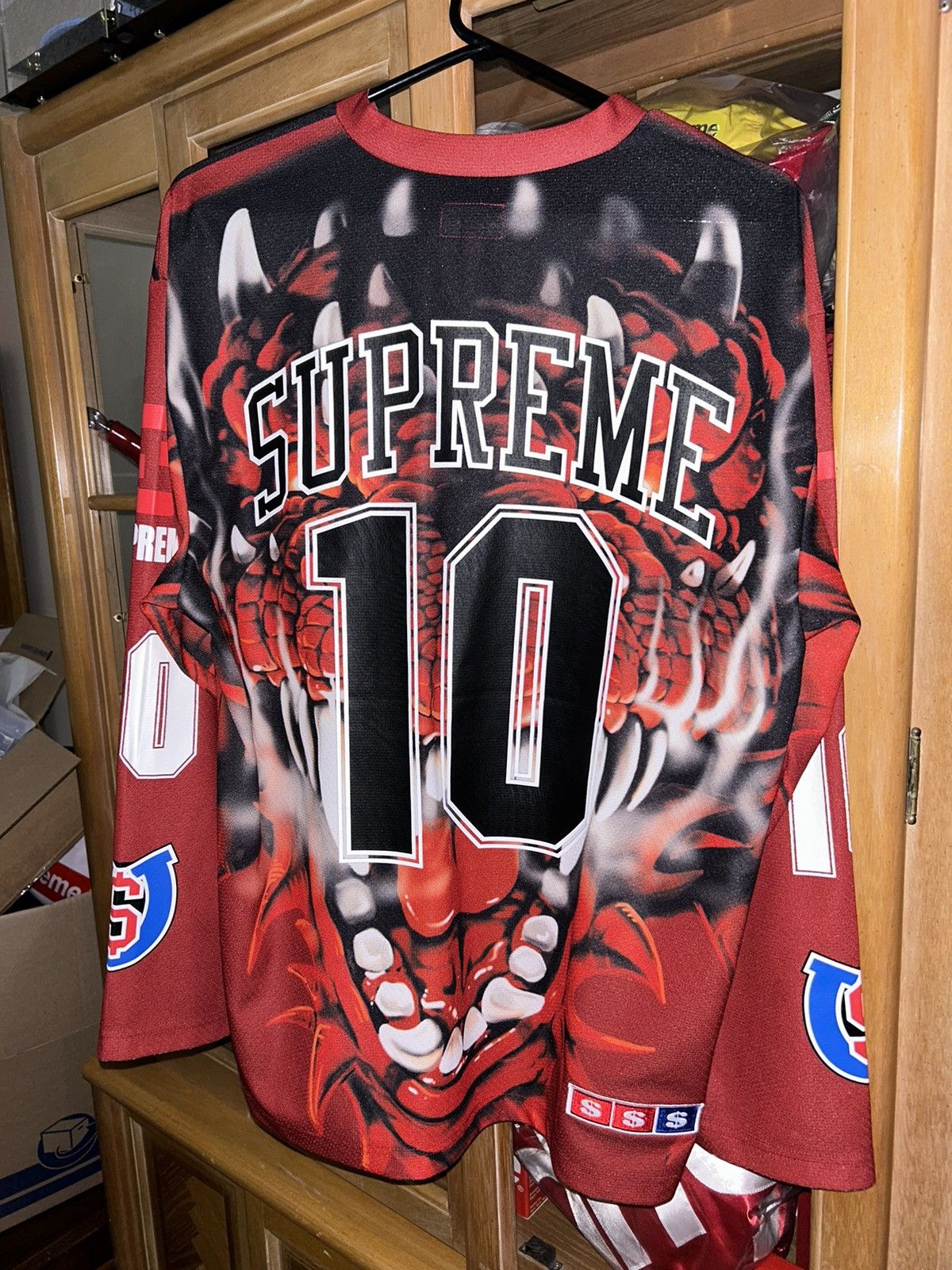 Supreme NEW Supreme Dragon Hockey Jersey FW20 size Medium NEW Size US M / EU 48-50 / 2 - 3 Thumbnail