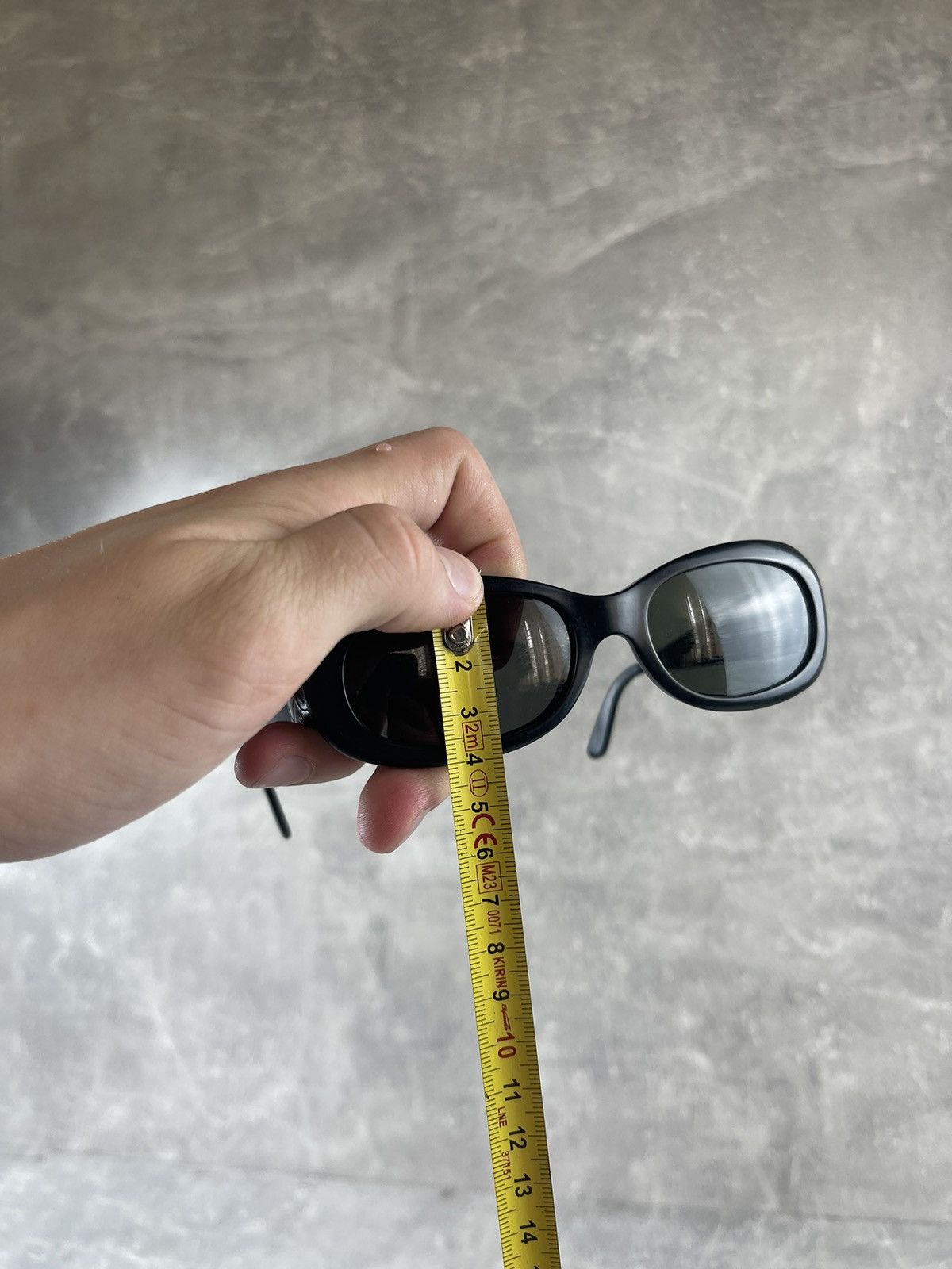 Yves Saint Laurent Yves Saint Laurent YSL Logo Oval Black Vintage Sunglasses Size ONE SIZE - 11 Thumbnail
