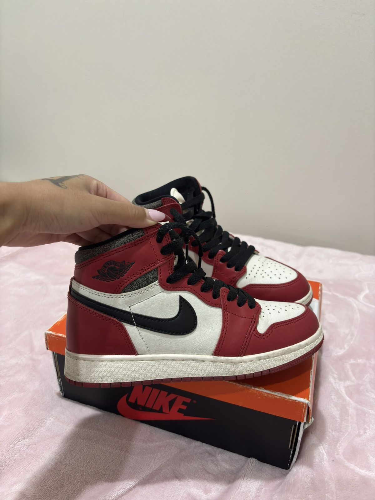 Jordan Brand Jordan 1 Retro High OG Chicago Lost and Found (GS) Size US 6 / IT 36 - 1 Thumbnail