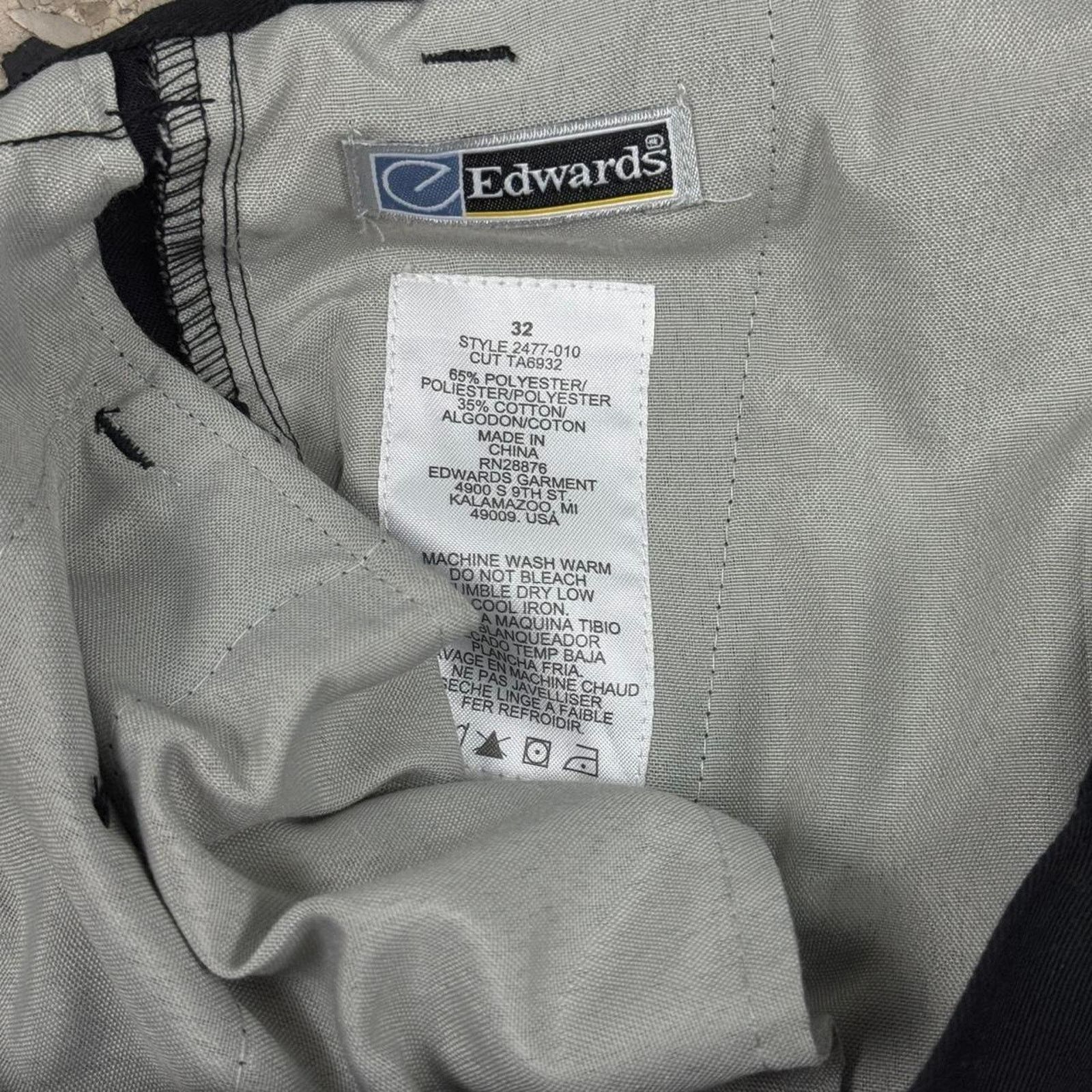 Vintage VINTAGE Y2K EDWARDS BLACK PLEATED WORK SHORTS: Size US 32 / EU 48 - 3 Thumbnail