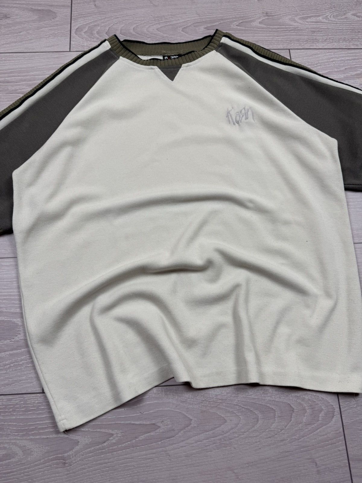 Vintage Vintage 90s Korn Giant Small Logo T shirt XL sz Size US XL / EU 56 / 4 - 4 Thumbnail