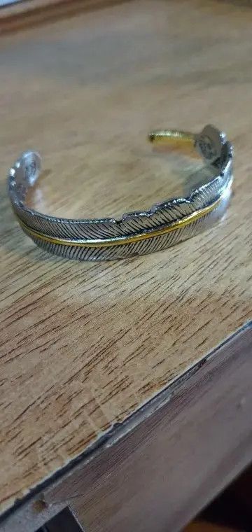Japanese Brand Vintage Feather Cuff Bracelet Wrist Adjustable Jewelry Size ONE SIZE - 3 Thumbnail