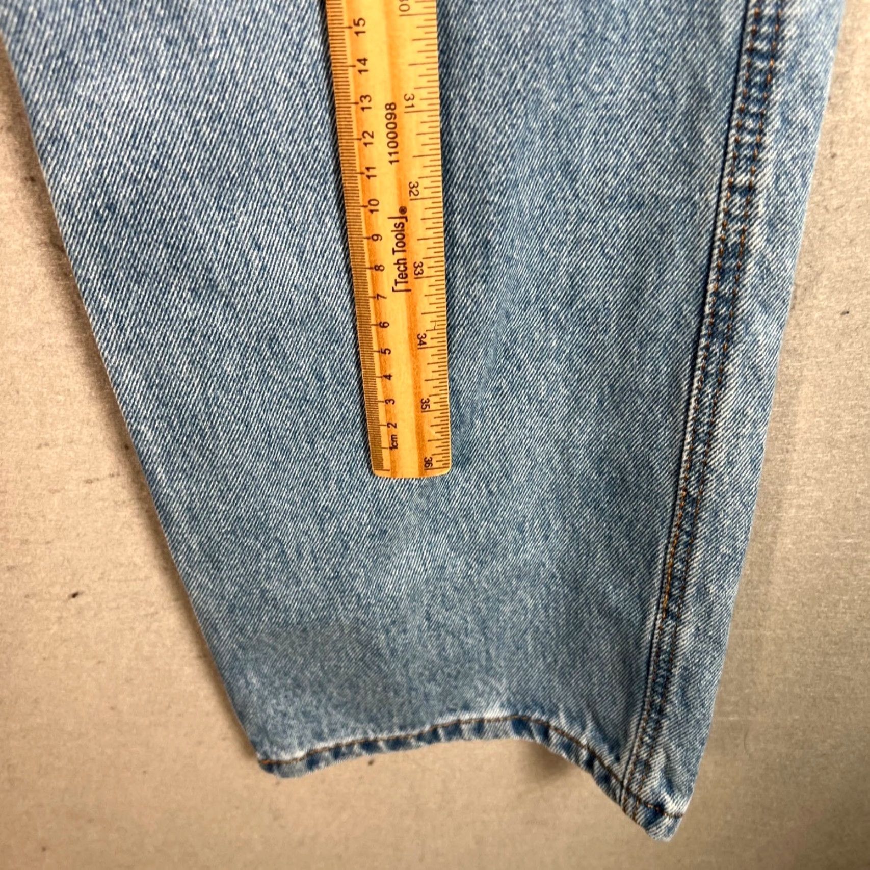 Bdg BDG Jeans Mens 30 Straight Light Wash Denim 100% Cotton Zip Mid Rise 32 Inseam Blue 5-Pocket Size US 30 / EU 46 - 7 Thumbnail
